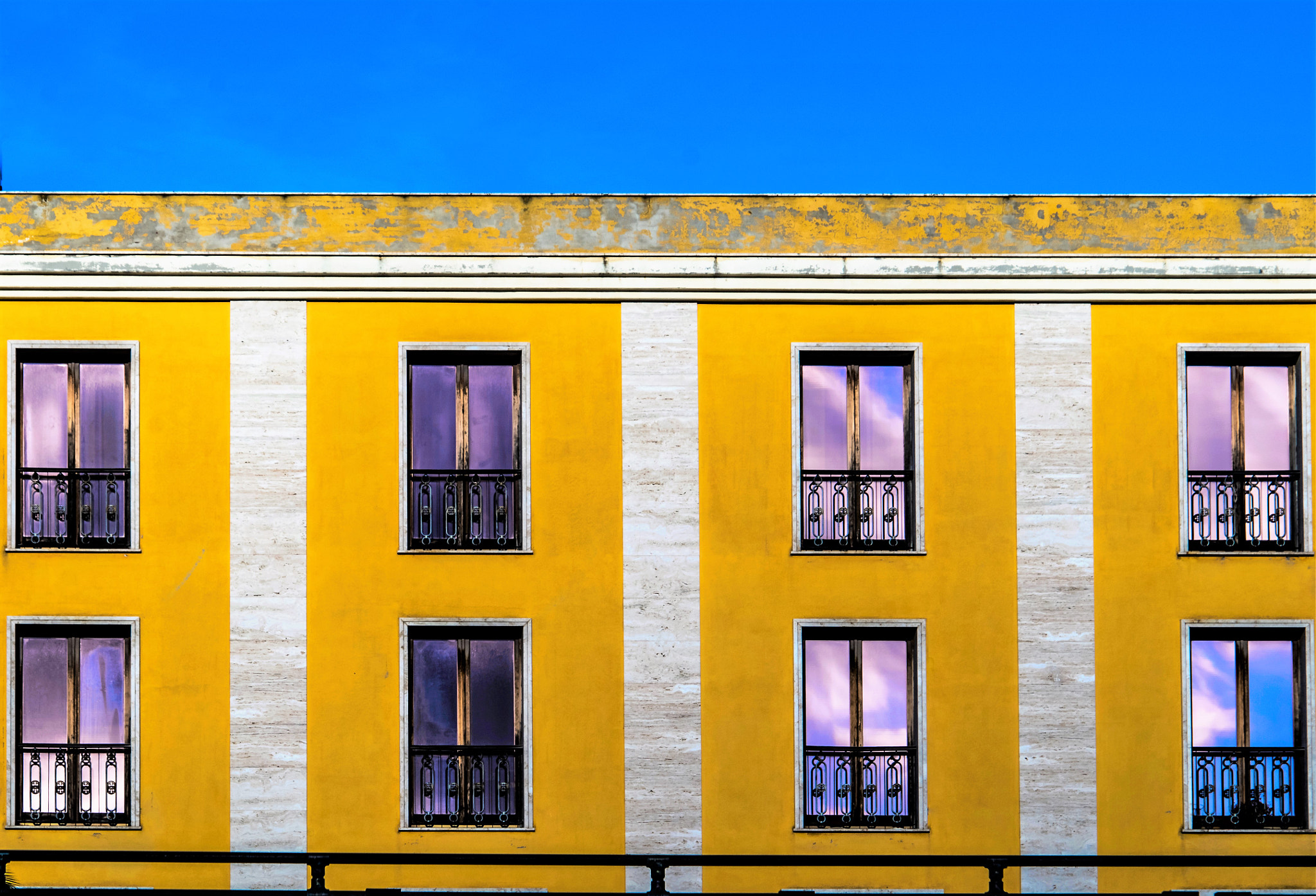 Pentax K-30 + smc PENTAX-F 35-105mm F4-5.6 sample photo. Yellow facade and violet reflection of the sky photography