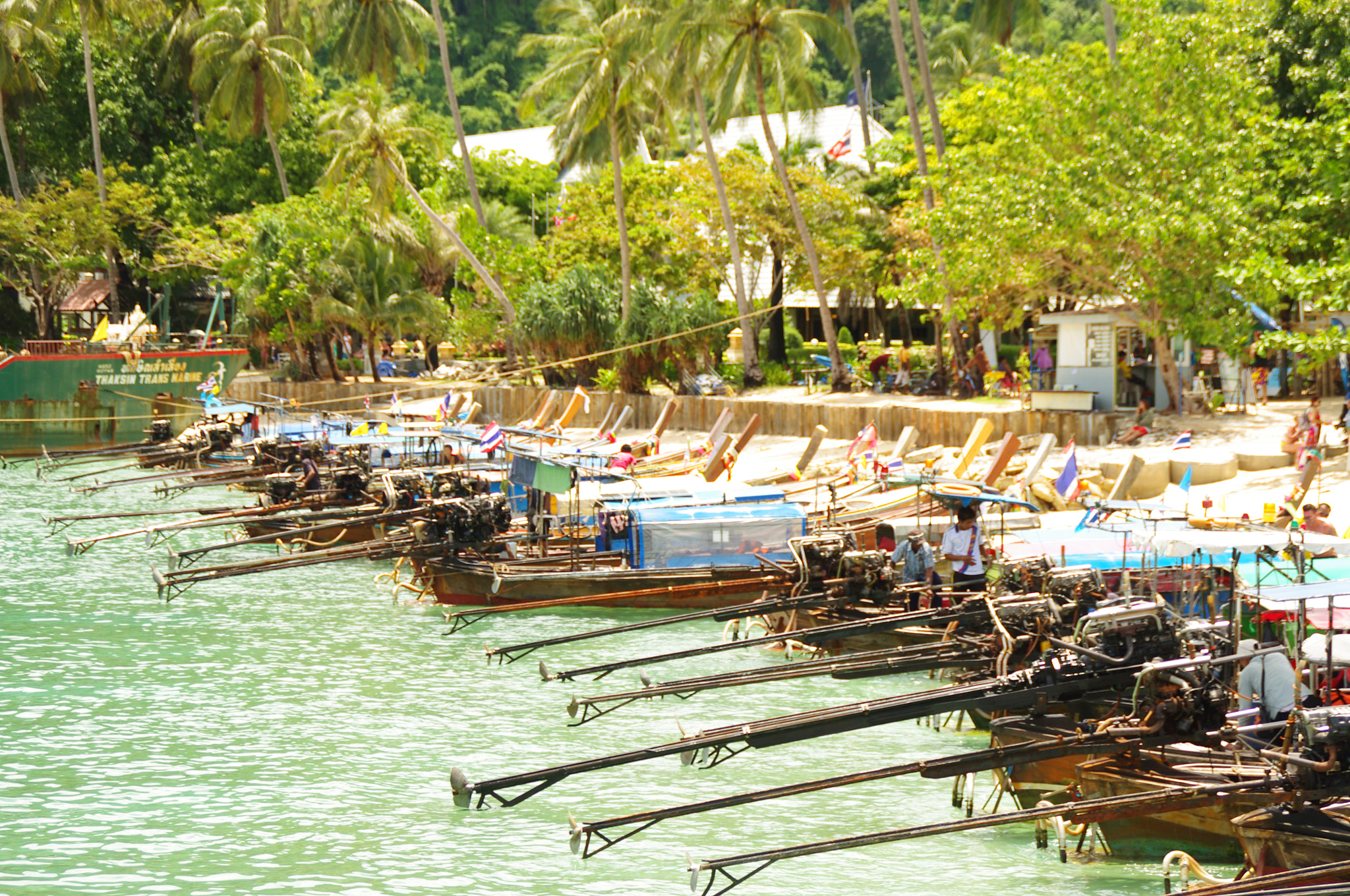 Pentax K-r + Tamron AF 18-200mm F3.5-6.3 XR Di II LD Aspherical (IF) Macro sample photo. Beautiful harbor in phi phi island photography