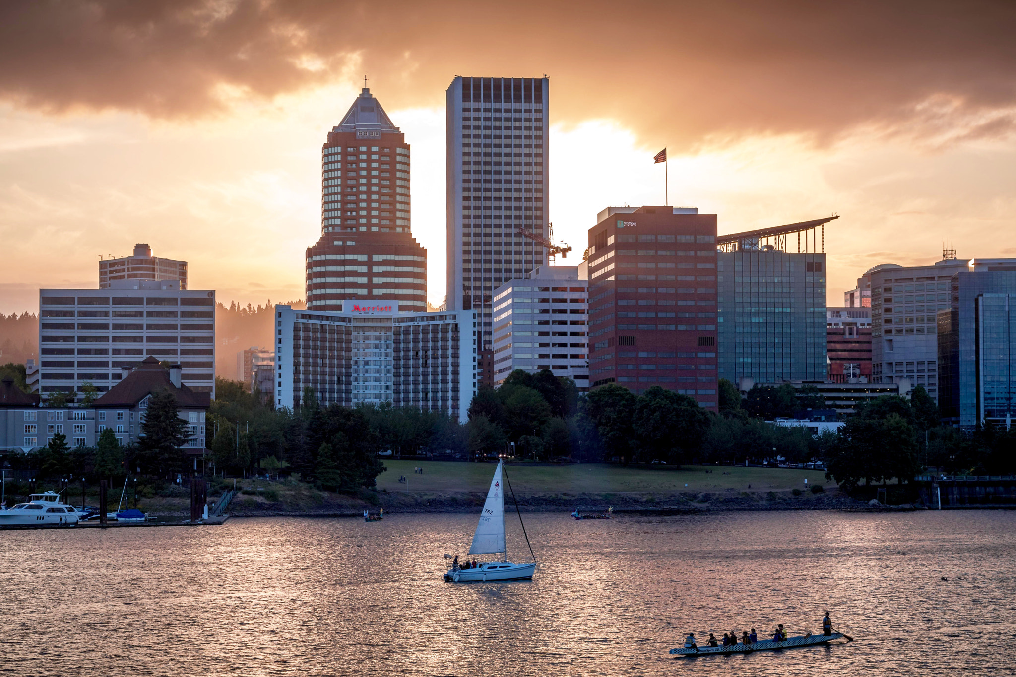 Canon EOS 80D + Canon EF 50mm F1.8 II sample photo. Spring sunset in portland, or. the boats are starting to come out. photography