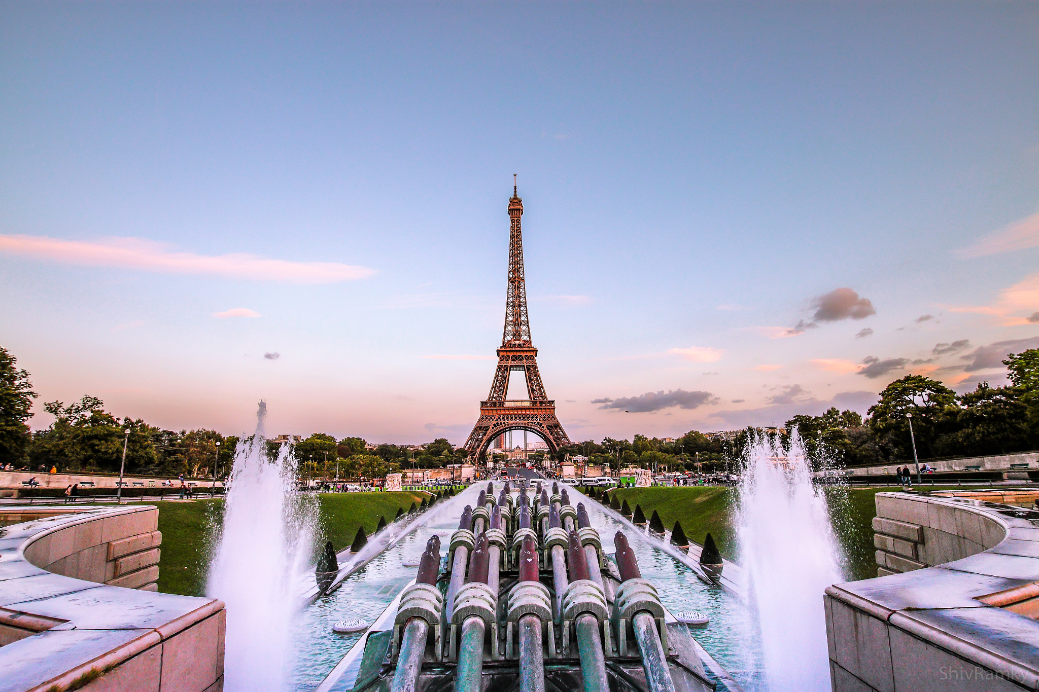 Sigma 10-20mm F3.5 EX DC HSM sample photo. Chilling evening, paris, france photography