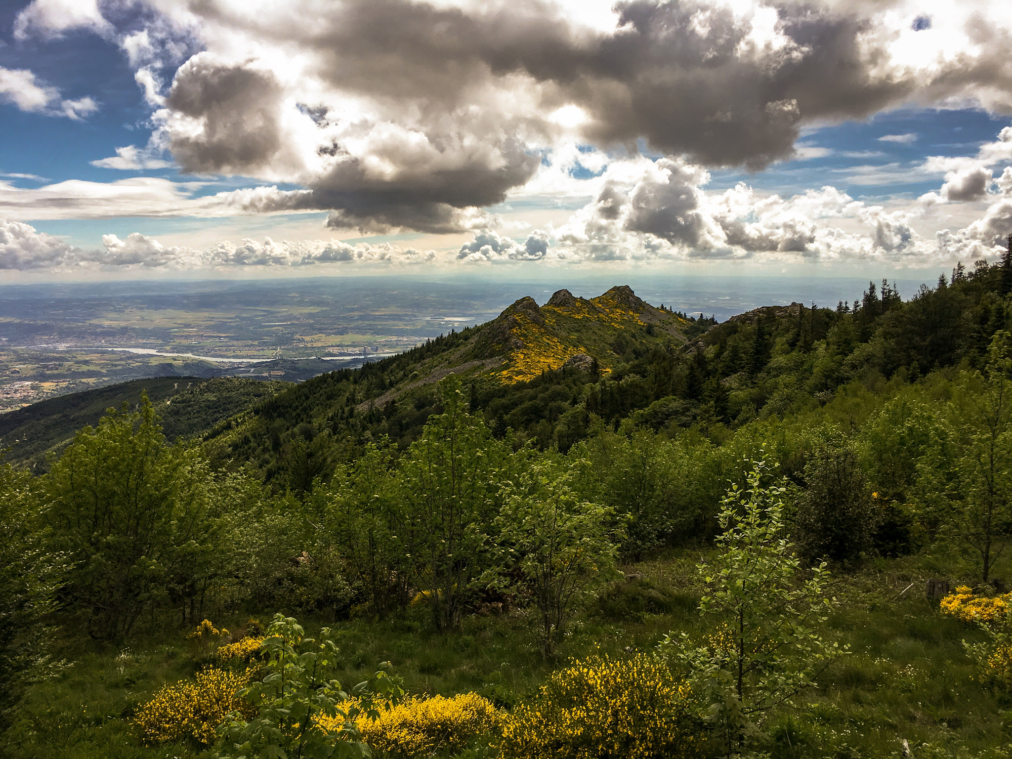 Jag.gr 645 PRO Mk III for Apple iPhone 6s Plus + iPhone 6s Plus back camera 4.15mm f/2.2 sample photo. Beautiful view from the top of mont pilat. the light was playing with clouds. photography