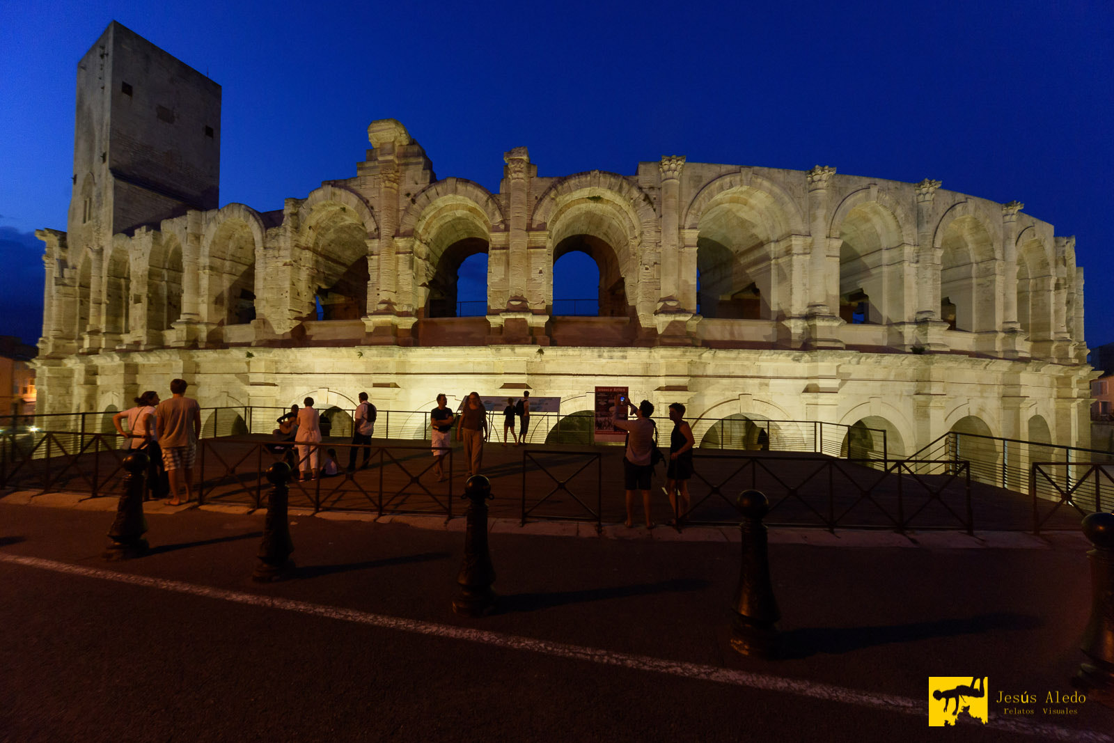 Nikon Df + Sigma 12-24mm F4.5-5.6 EX DG Aspherical HSM sample photo. "tourists in the arena" photography