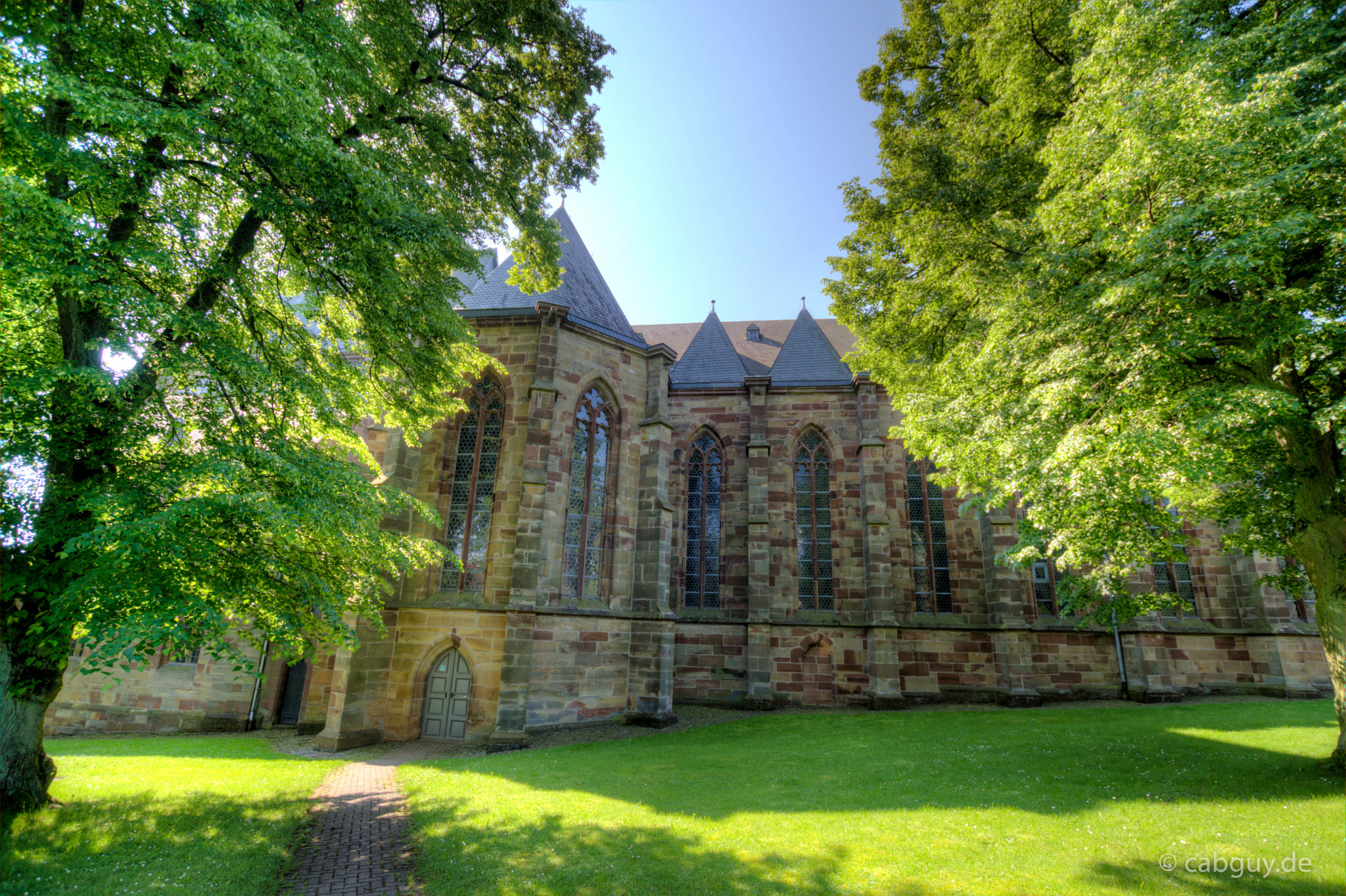 Sony ILCA-77M2 + Sigma 10-20mm F3.5 EX DC HSM sample photo. Churchyard photography