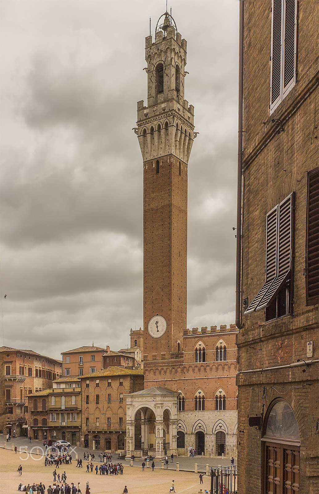 Canon EOS 600D (Rebel EOS T3i / EOS Kiss X5) + Canon EF 28mm F2.8 sample photo. Torre del mangia siena photography