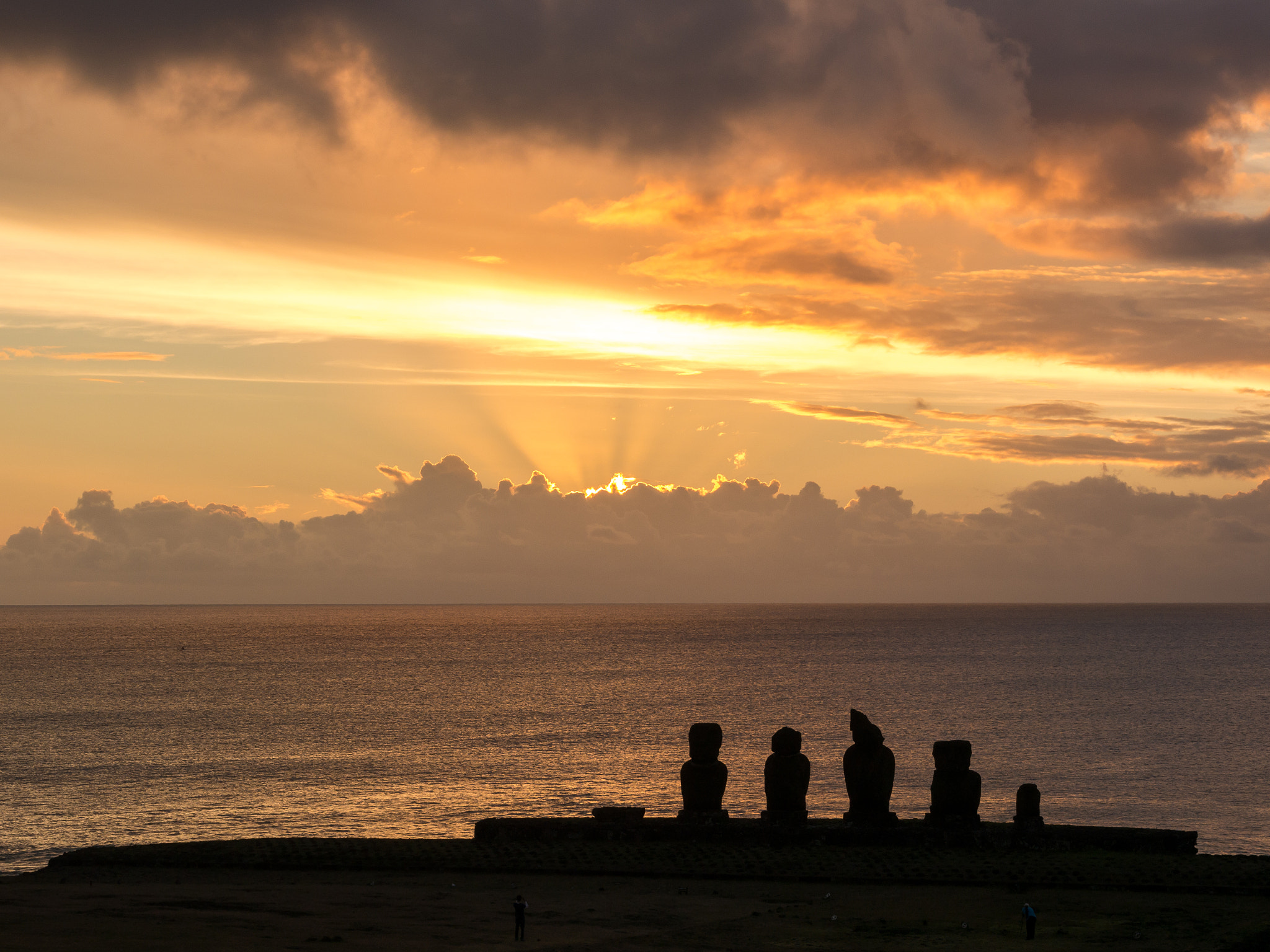 Panasonic Lumix DMC-G5 + Olympus M.Zuiko Digital 45mm F1.8 sample photo. Sunset in easter island photography