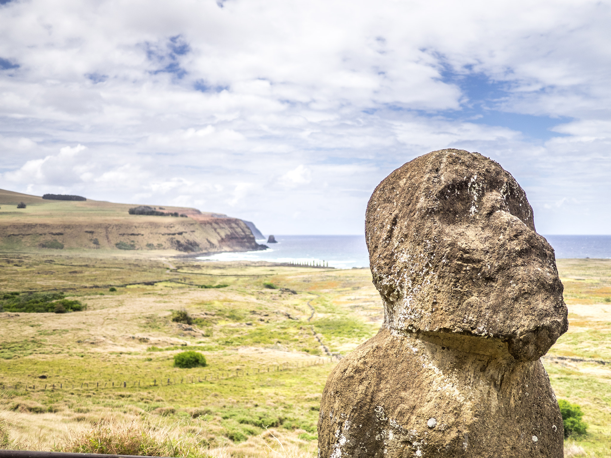 Olympus OM-D E-M1 + Panasonic Lumix G 20mm F1.7 ASPH sample photo. The old moai in easter island photography