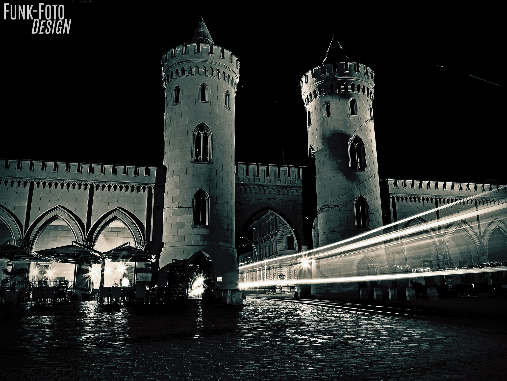 Panasonic DMC-G70 sample photo. Das nauener tor bei nacht mit tram stadtauswärts. photography