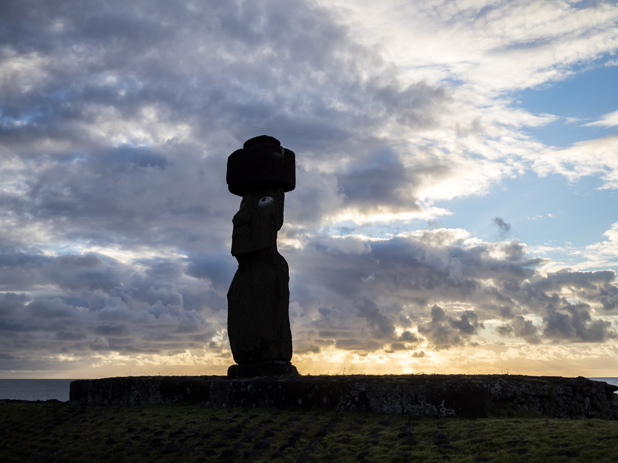 Olympus OM-D E-M1 + Panasonic Lumix G 20mm F1.7 ASPH sample photo. The hat of the moai photography