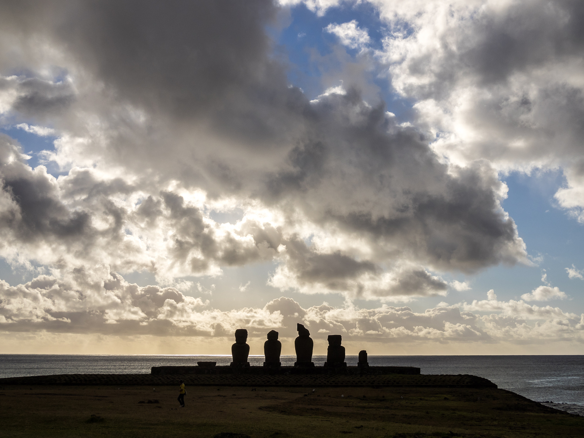 Olympus OM-D E-M1 + Panasonic Lumix G 20mm F1.7 ASPH sample photo. Sunset in ahu tahai photography