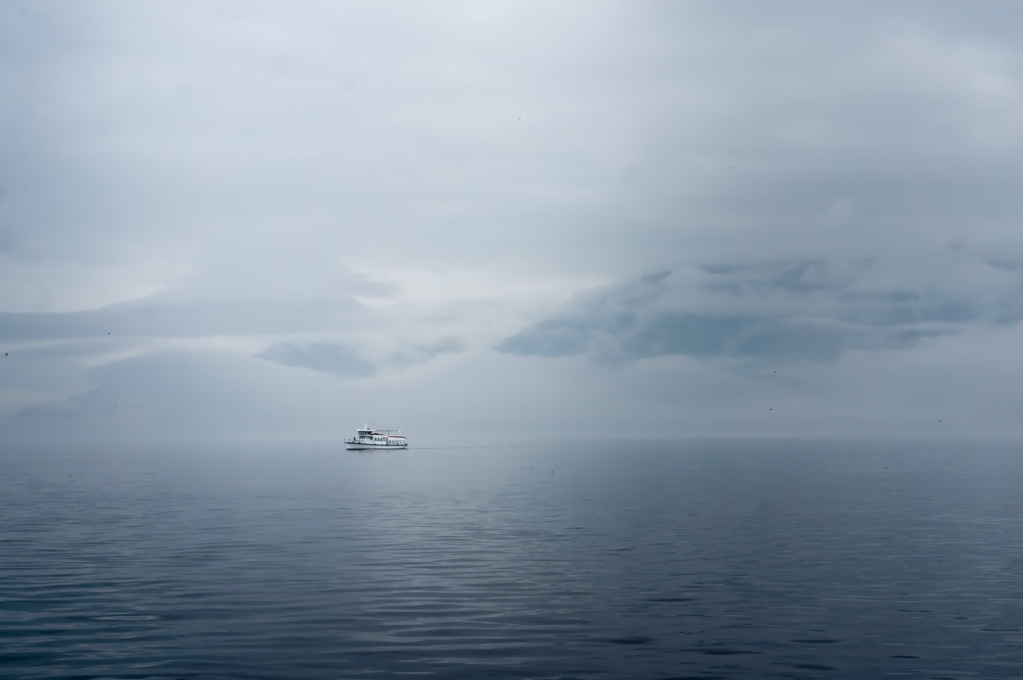 Sony E 35mm F1.8 OSS sample photo. Boat on lake como, italy photography
