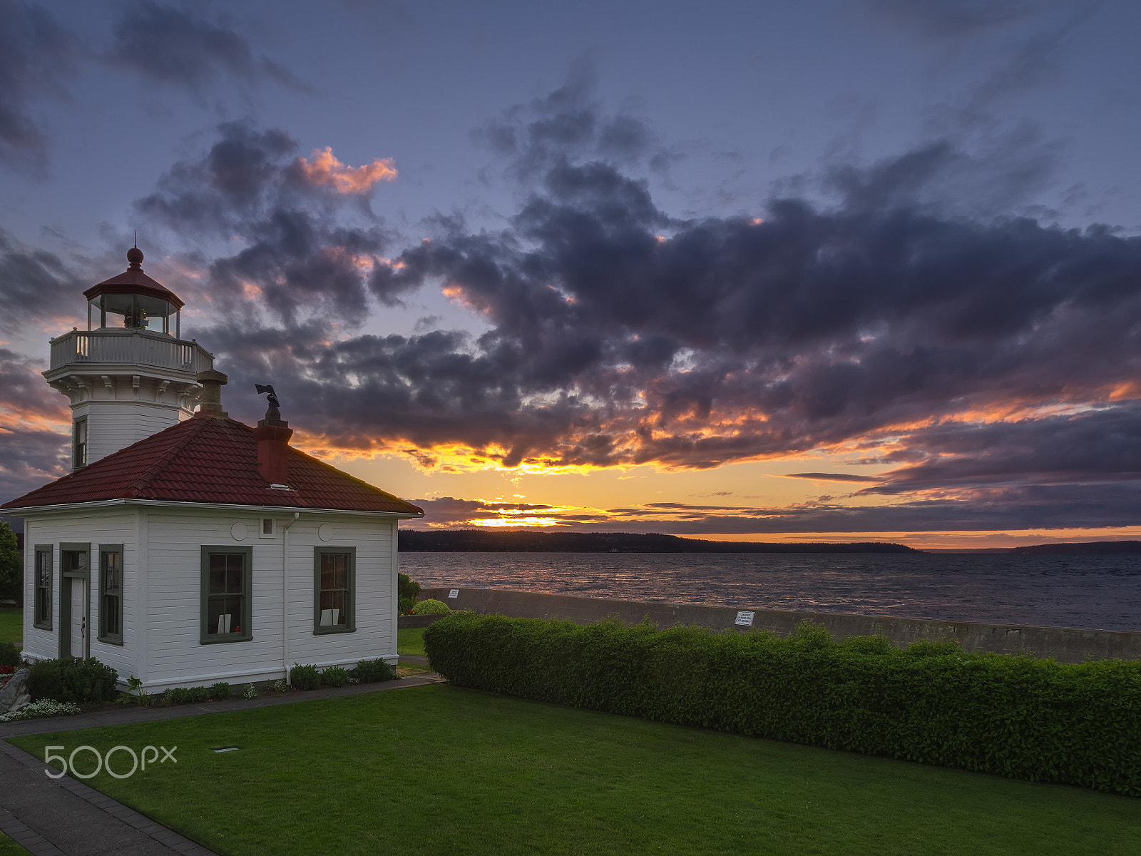 Olympus OM-D E-M1 + OLYMPUS M.12mm F2.0 sample photo. Lighthouse photography