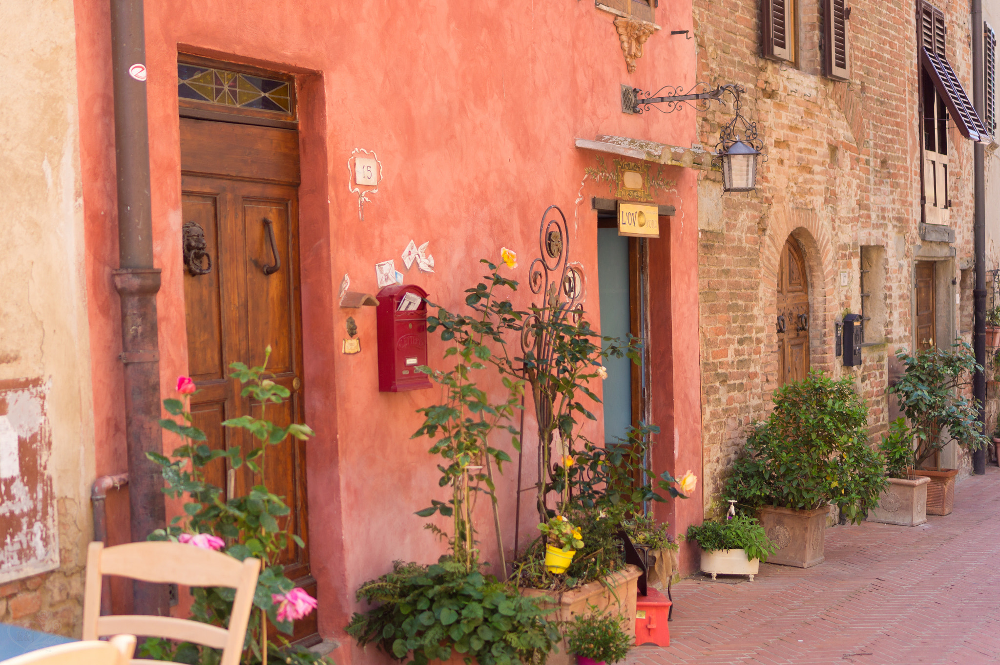 Sony E 35mm F1.8 OSS sample photo. Tuscan street photography
