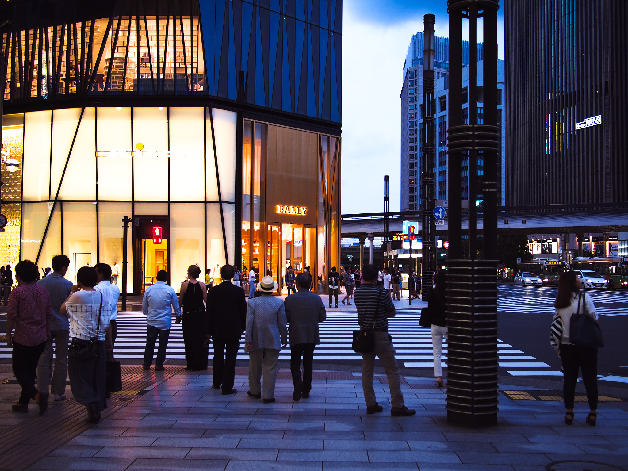 Olympus PEN E-PL6 + LUMIX G 20/F1.7 II sample photo. Ginza photography