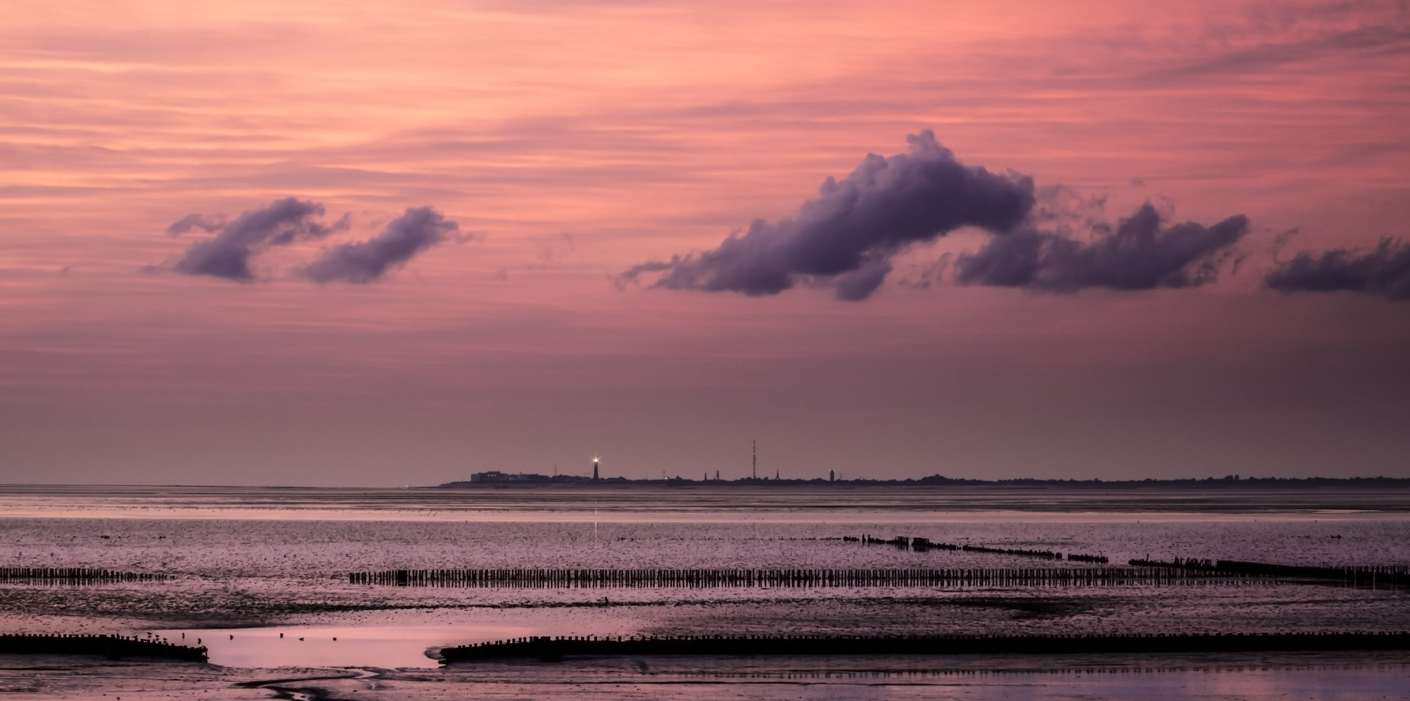 Pentax K-5 + smc PENTAX-F 80-200mm F4.7-5.6 sample photo. Even if the sun goes down... creates a different atmosphere on the mudflats photography