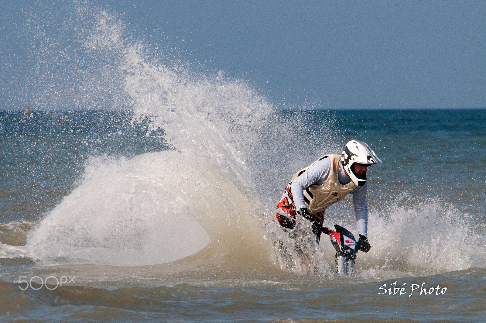 Sigma 150-500mm F5-6.3 DG OS HSM sample photo. Splash photography