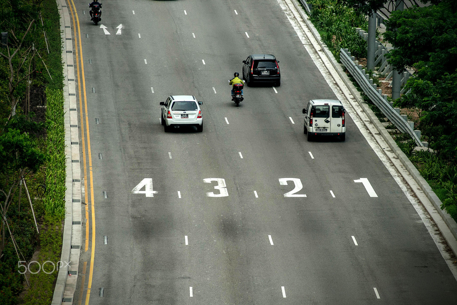 Canon EOS 400D (EOS Digital Rebel XTi / EOS Kiss Digital X) sample photo. Singapore highway  photography