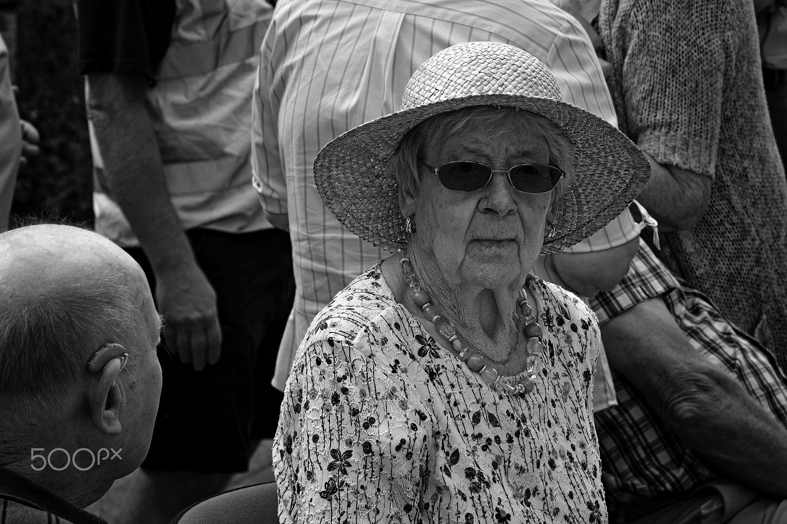 Fujifilm X-Pro2 + Fujifilm XC 50-230mm F4.5-6.7 OIS sample photo. Pensioner lady street party boxford photography