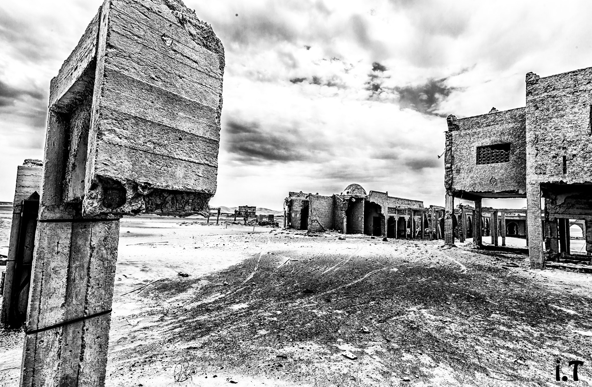Canon EF 300mm f/2.8L sample photo. Abandoned palace in merzouga 2 photography