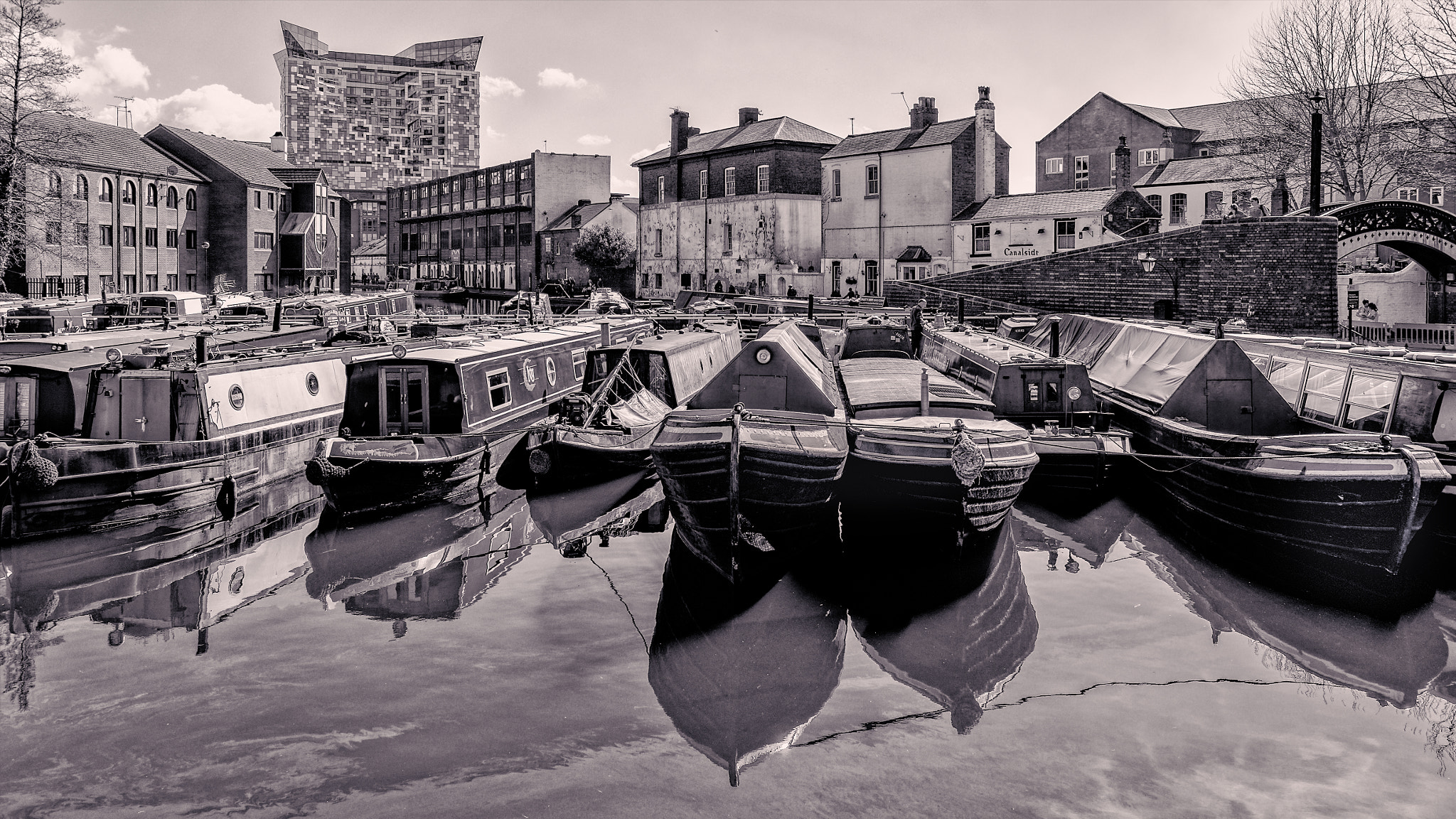 Pentax K-5 IIs sample photo. Gas street basin photography