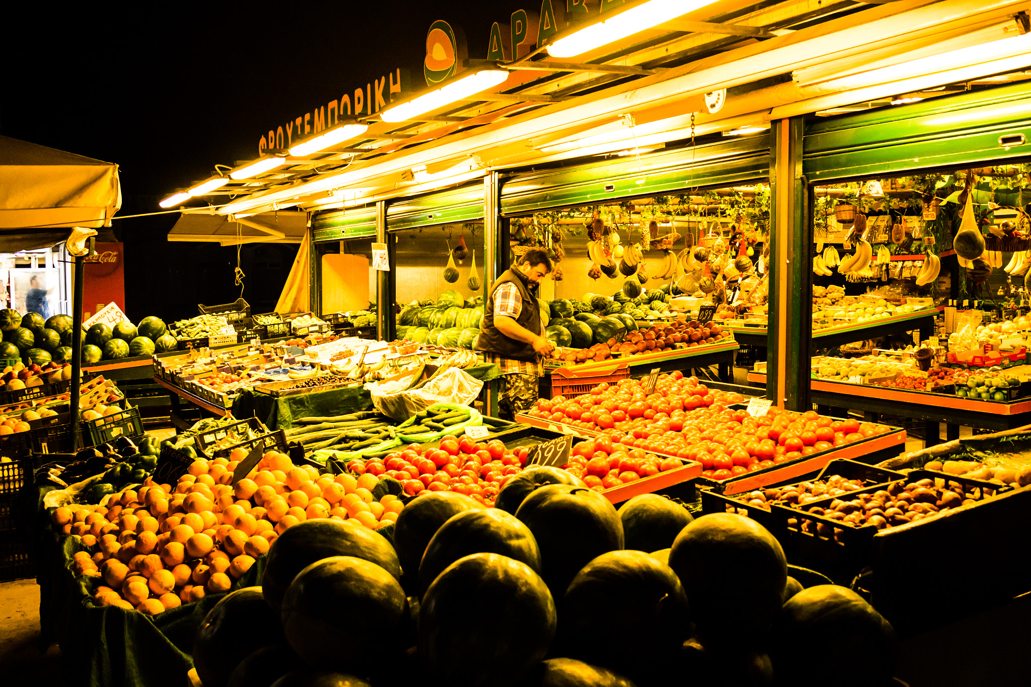 Canon EOS 650D (EOS Rebel T4i / EOS Kiss X6i) + Canon EF-S 18-55mm F3.5-5.6 sample photo. Greengrocer night photography