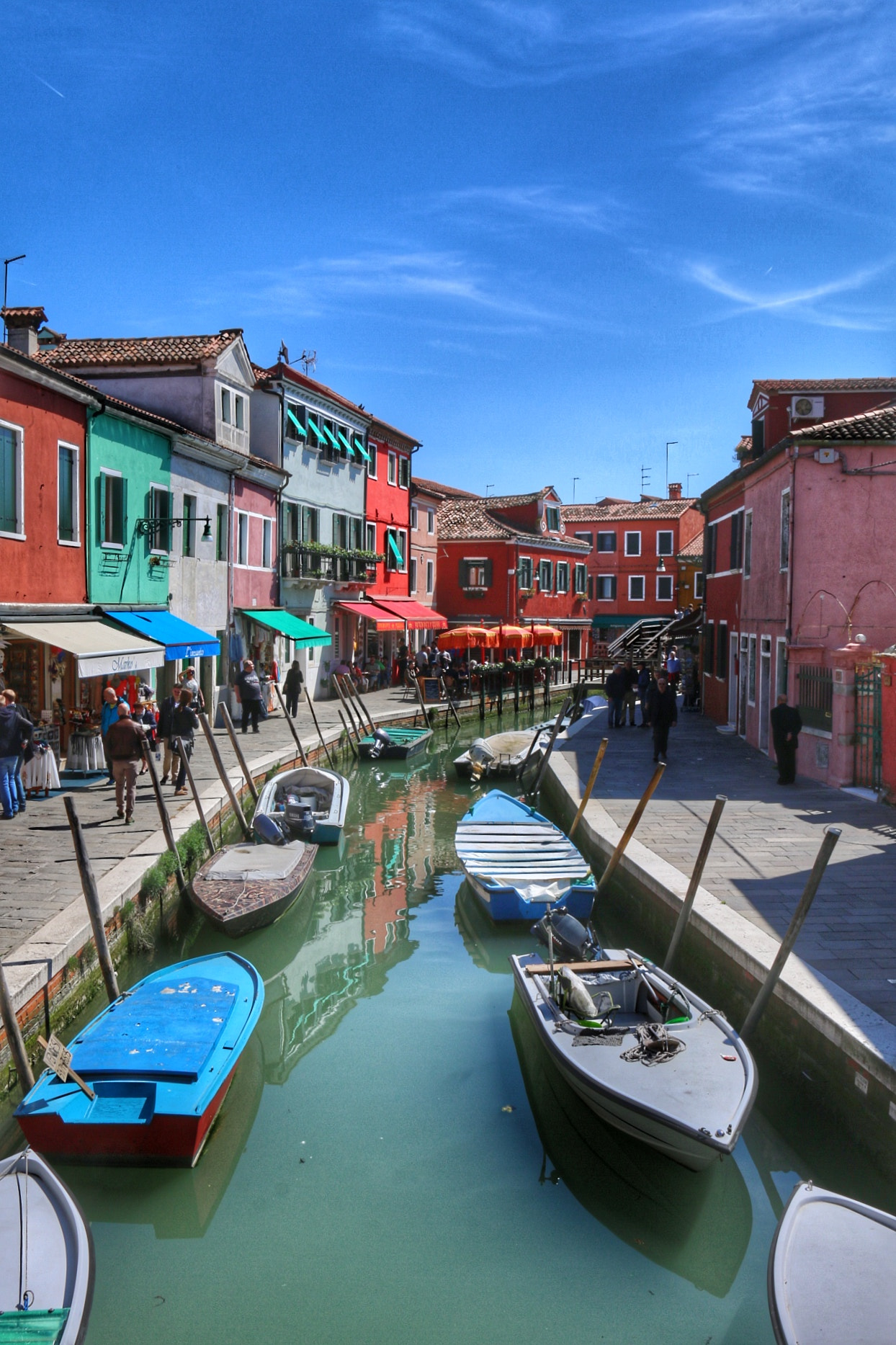 Canon EF-S 18-200mm F3.5-5.6 IS sample photo. Amazing colors in the city of burano! photography