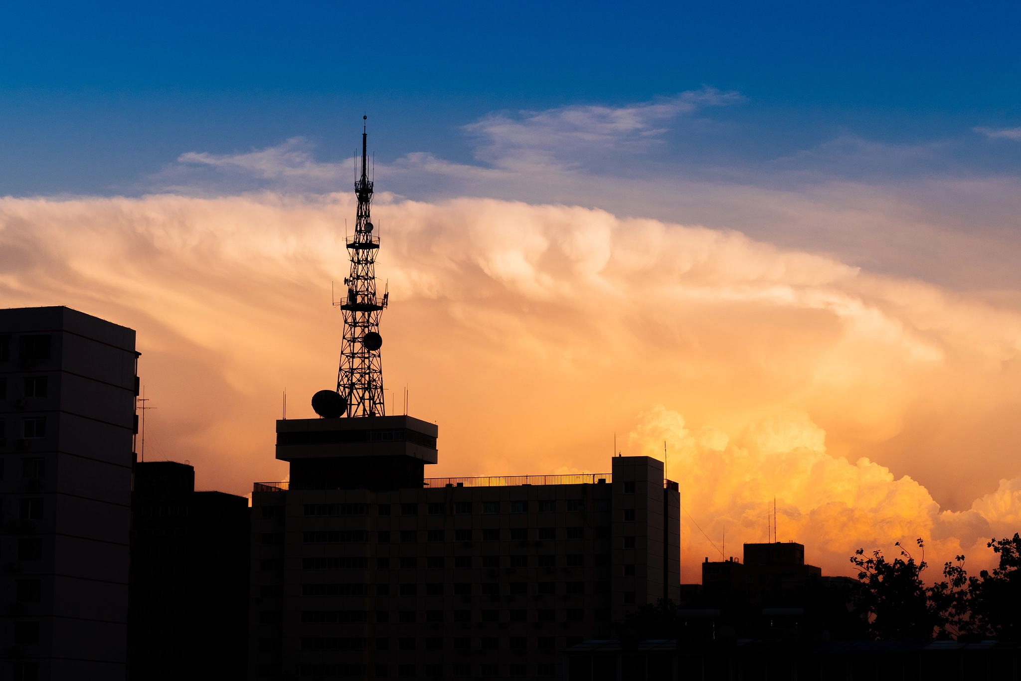 Panasonic Lumix G 42.5mm F1.7 ASPH Power OIS sample photo. Cloud after a rainstorm photography