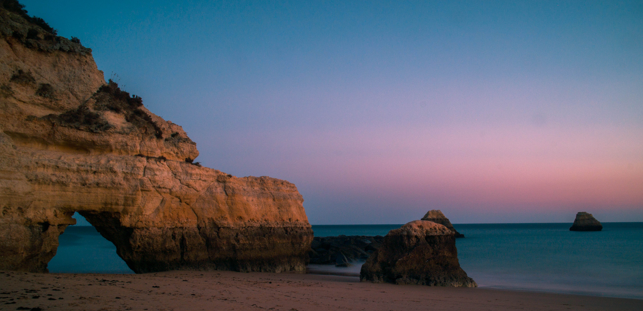 Samsung NX300M + Samsung NX 18-55mm F3.5-5.6 OIS sample photo. Praia da rocha photography