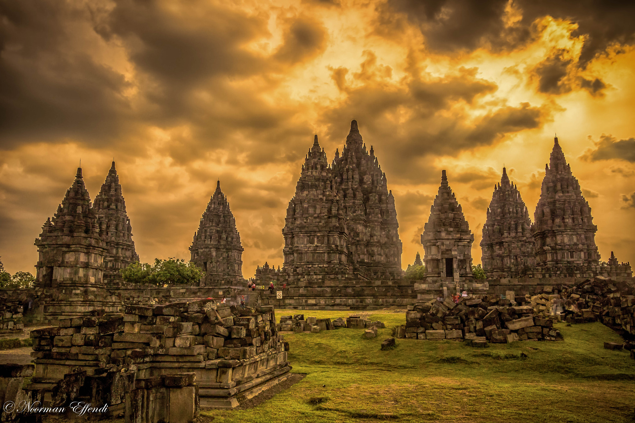 Sigma 18-35mm f/1.8 DC HSM sample photo. The temple photography