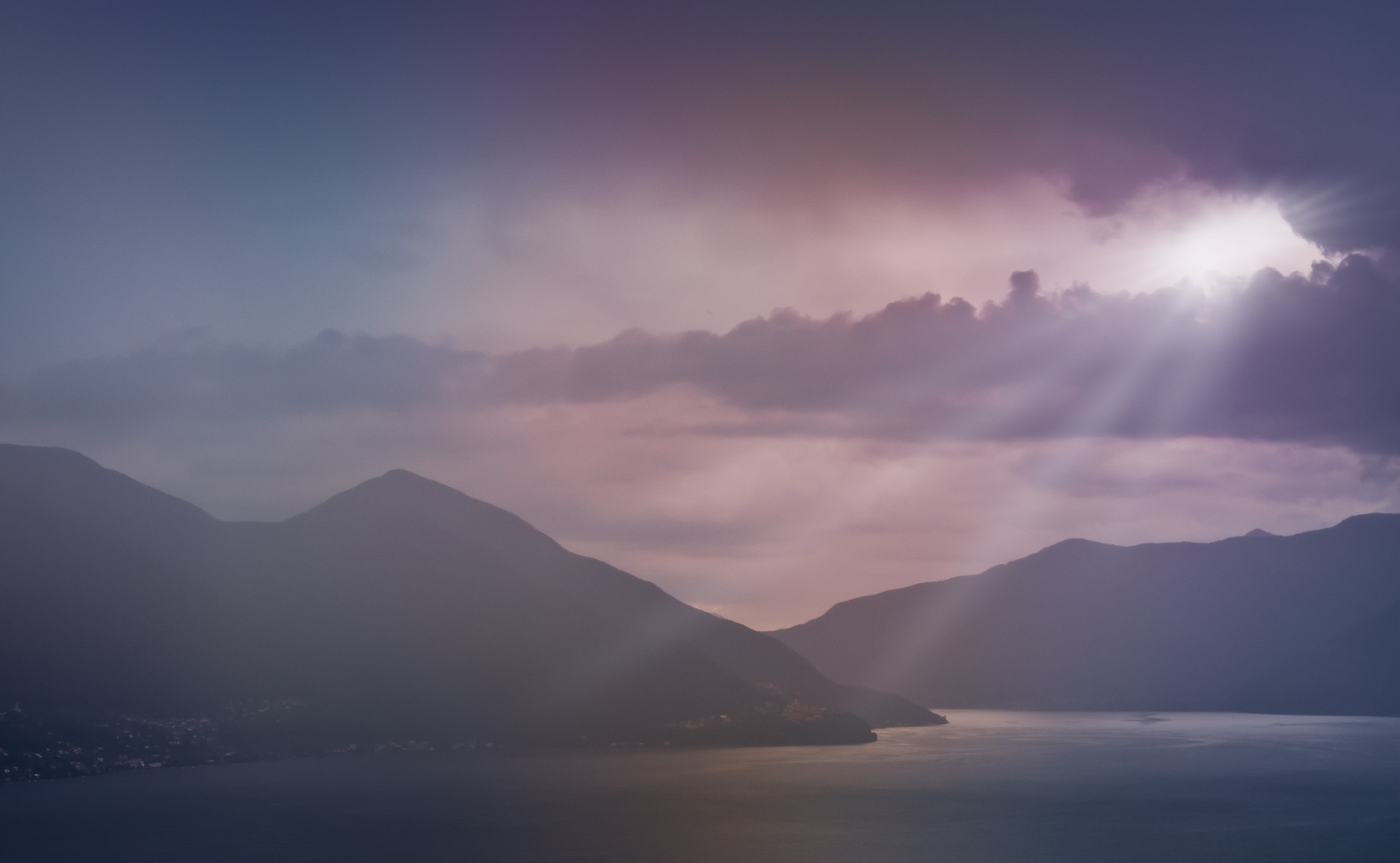 Pentax smc DA* 16-50mm F2.8 ED AL (IF) SDM sample photo. Lago maggiore photography