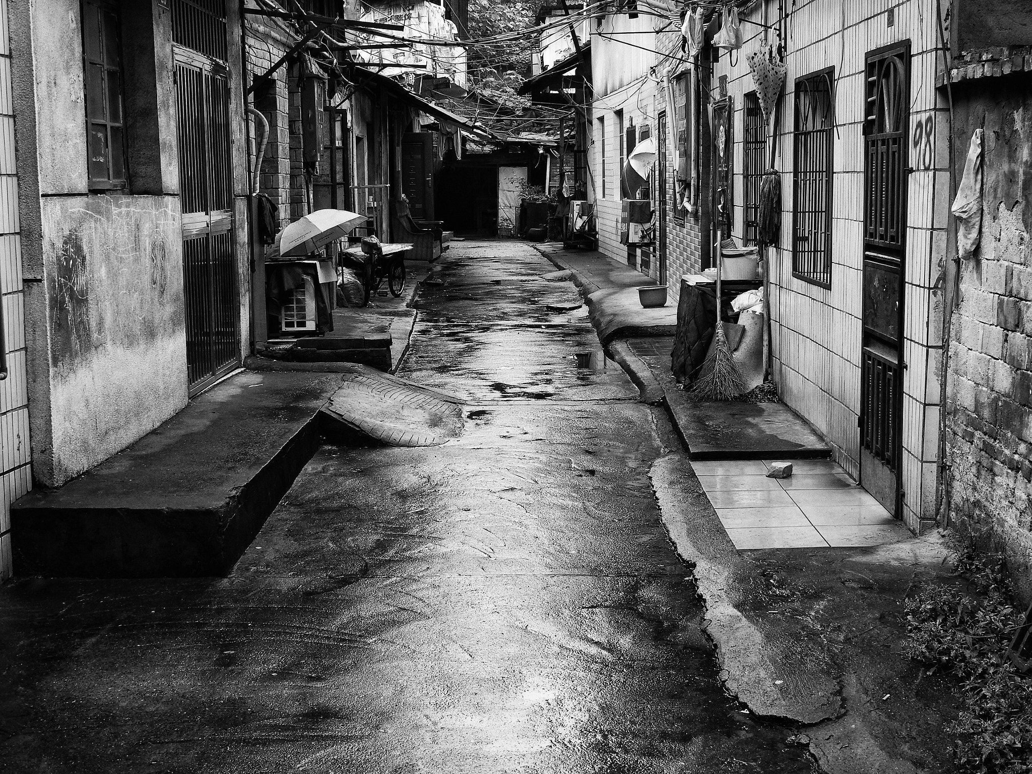 Nikon COOLPIX P900s sample photo. Alley photography