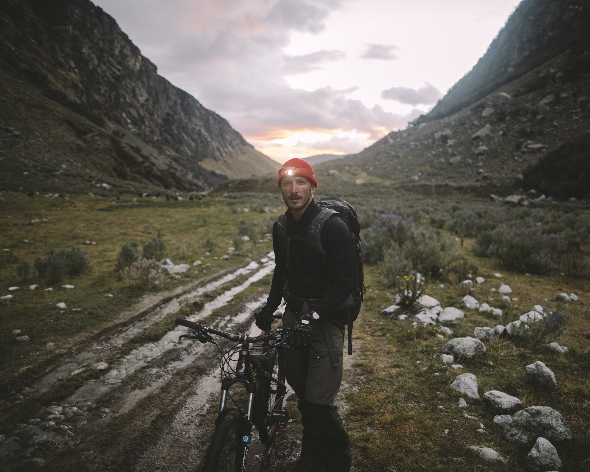 Canon EOS 5DS + Canon EF 24mm F1.4L II USM sample photo. Isaac biking up to llaca photography