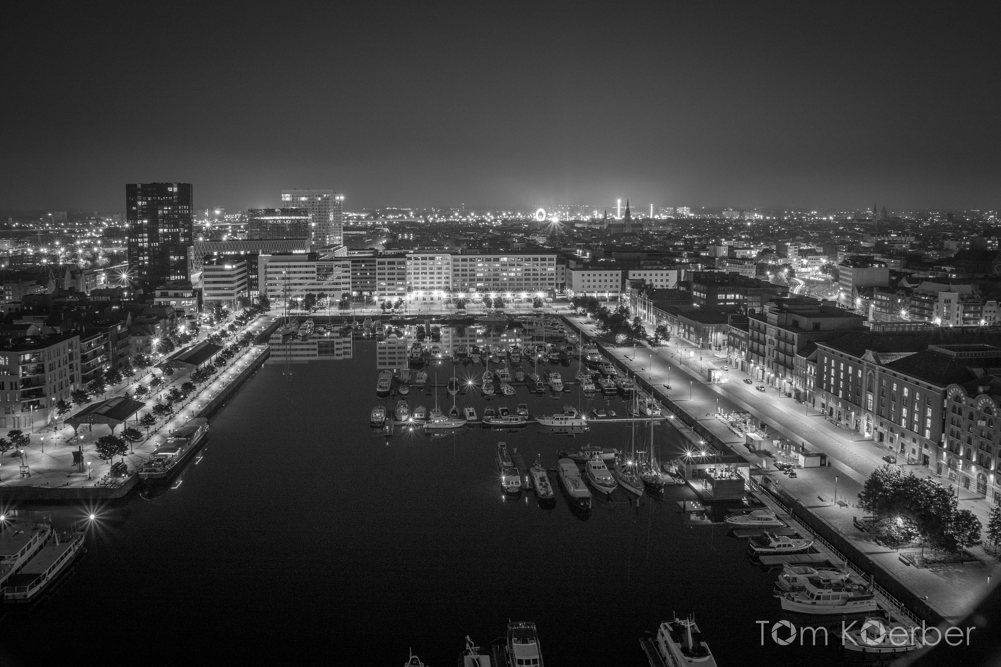 Tamron SP AF 17-50mm F2.8 XR Di II LD Aspherical (IF) sample photo. Mas willemdok by night photography