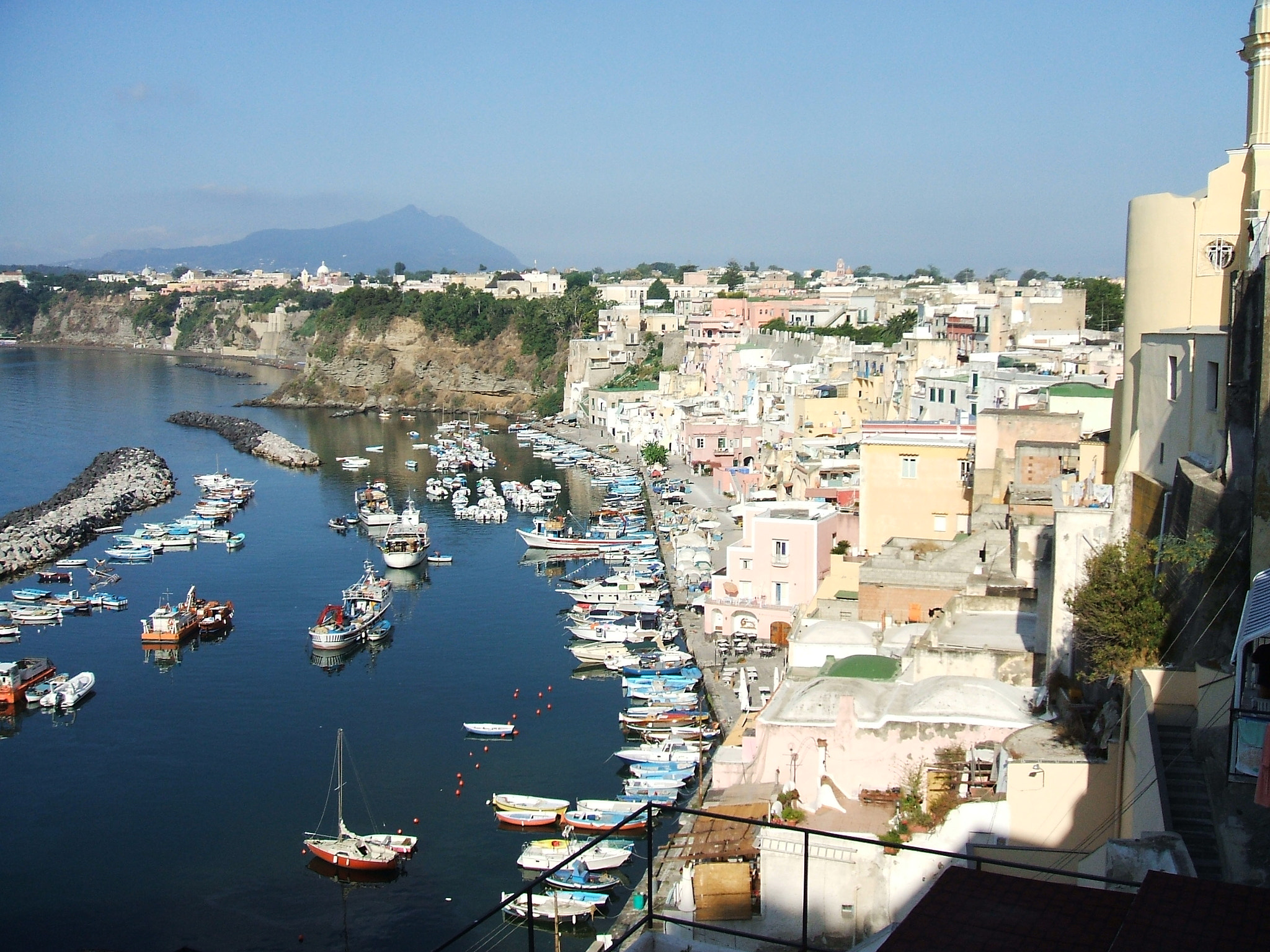 Fujifilm FinePix A500 sample photo. Procida photography