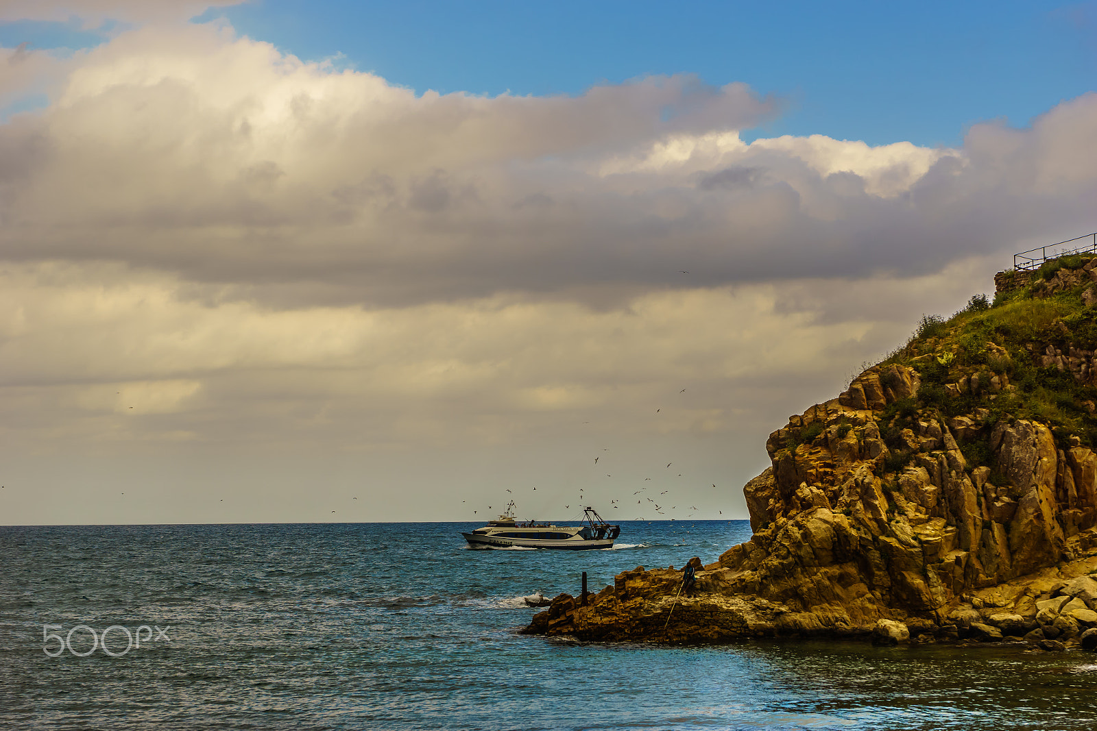 Sony a6000 + Sony FE 28-70mm F3.5-5.6 OSS sample photo. Fishing boat photography