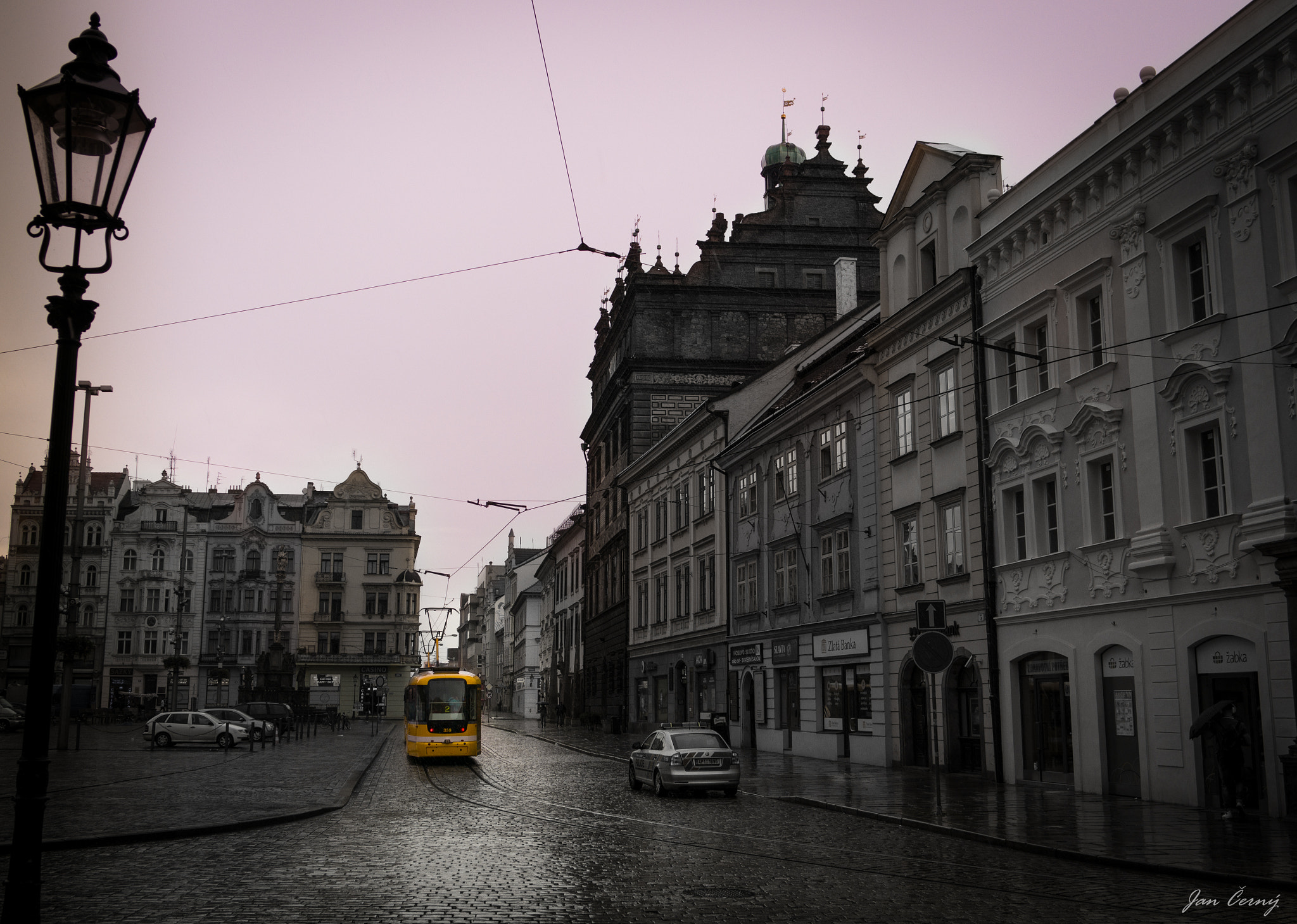 Samsung NX 20-50mm F3.5-5.6 ED sample photo. Leaving tram photography