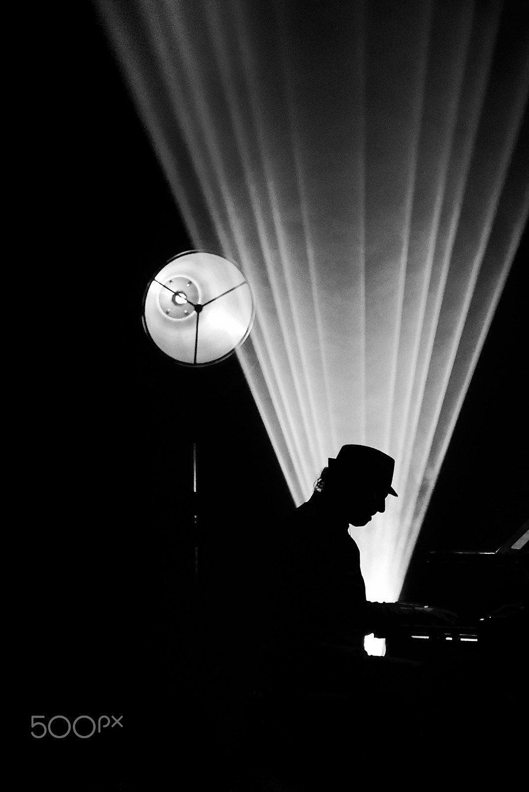 Sony E 55-210mm F4.5-6.3 OSS sample photo. The pianist.jpg photography