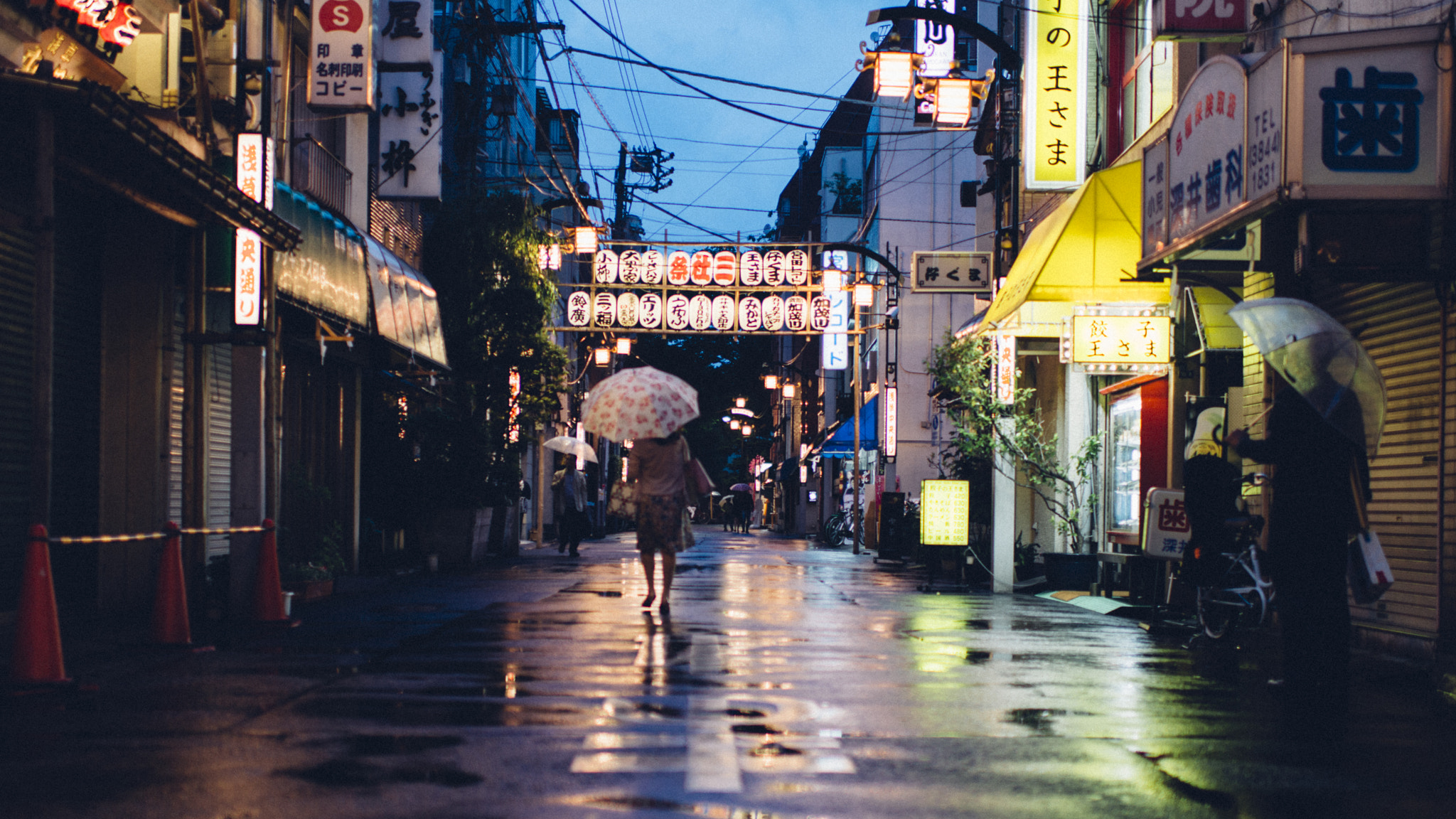 Nikon D800E + Nikon AF-S Nikkor 35mm F1.4G sample photo. Evening walk in tokyo photography