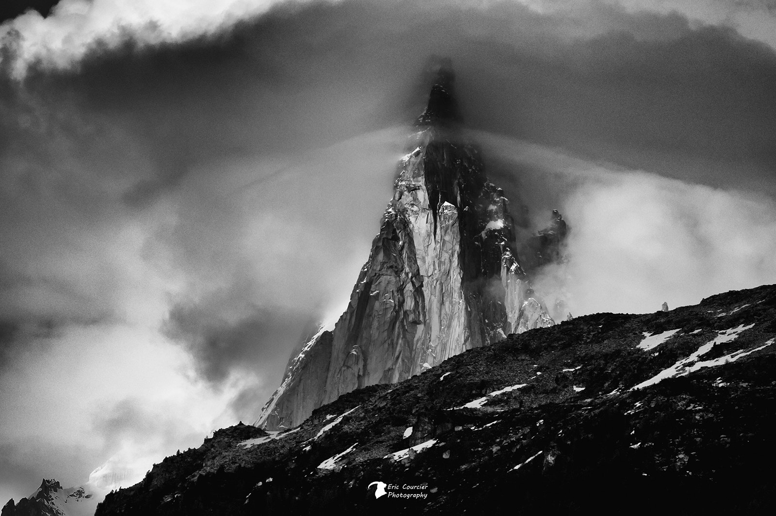 Nikon AF-S Nikkor 200-500mm F5.6E ED VR sample photo. B&w sunset photography