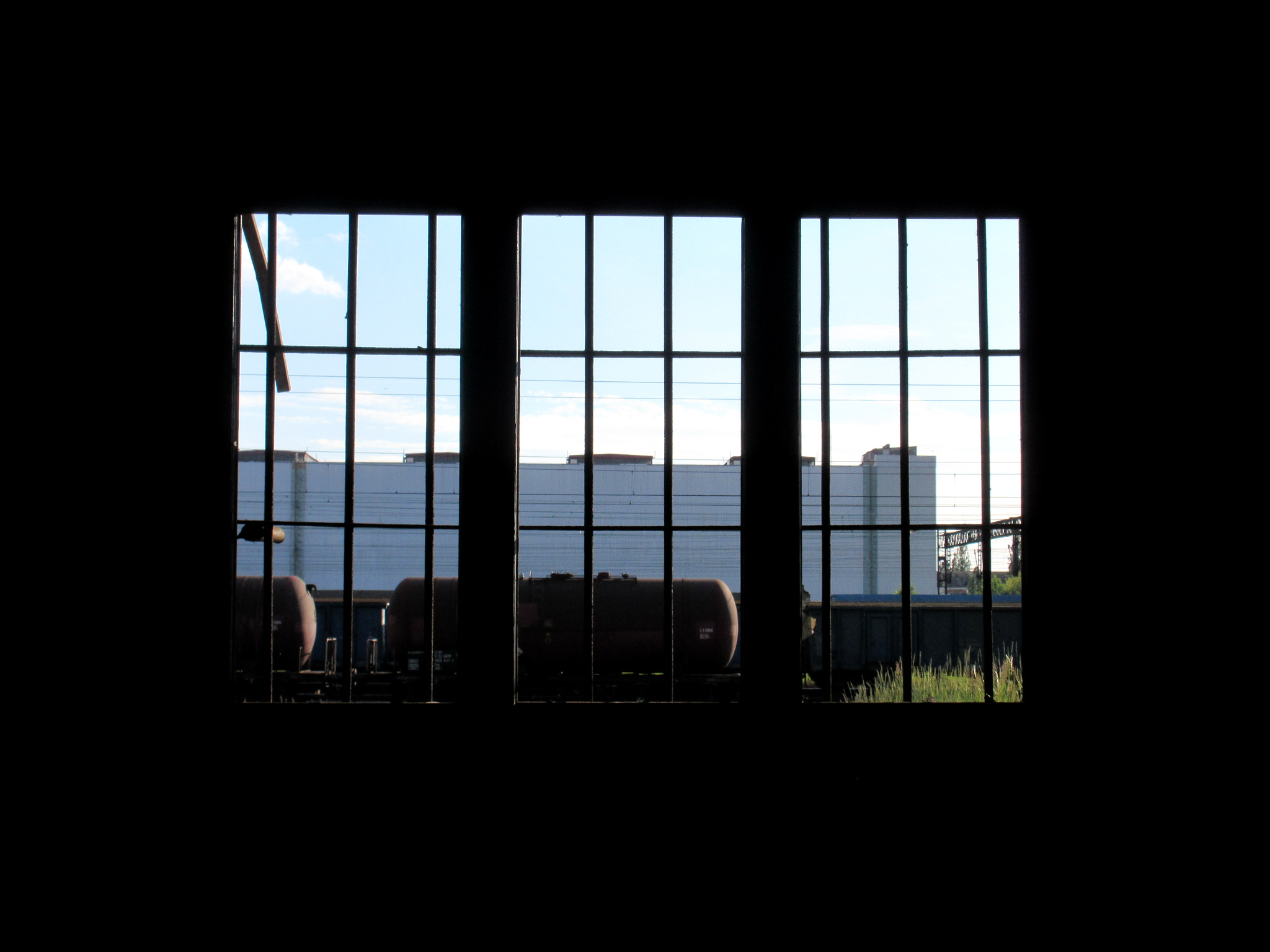 Canon PowerShot ELPH 340 HS (IXUS 265 HS / IXY 630) sample photo. Behind bars photography