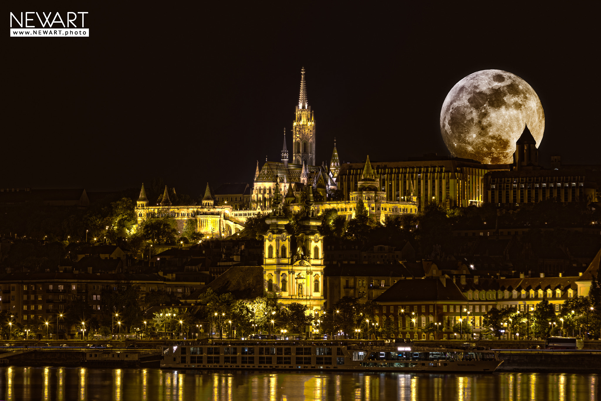 Canon EF 100-300mm F4.5-5.6 USM sample photo. Moon photography