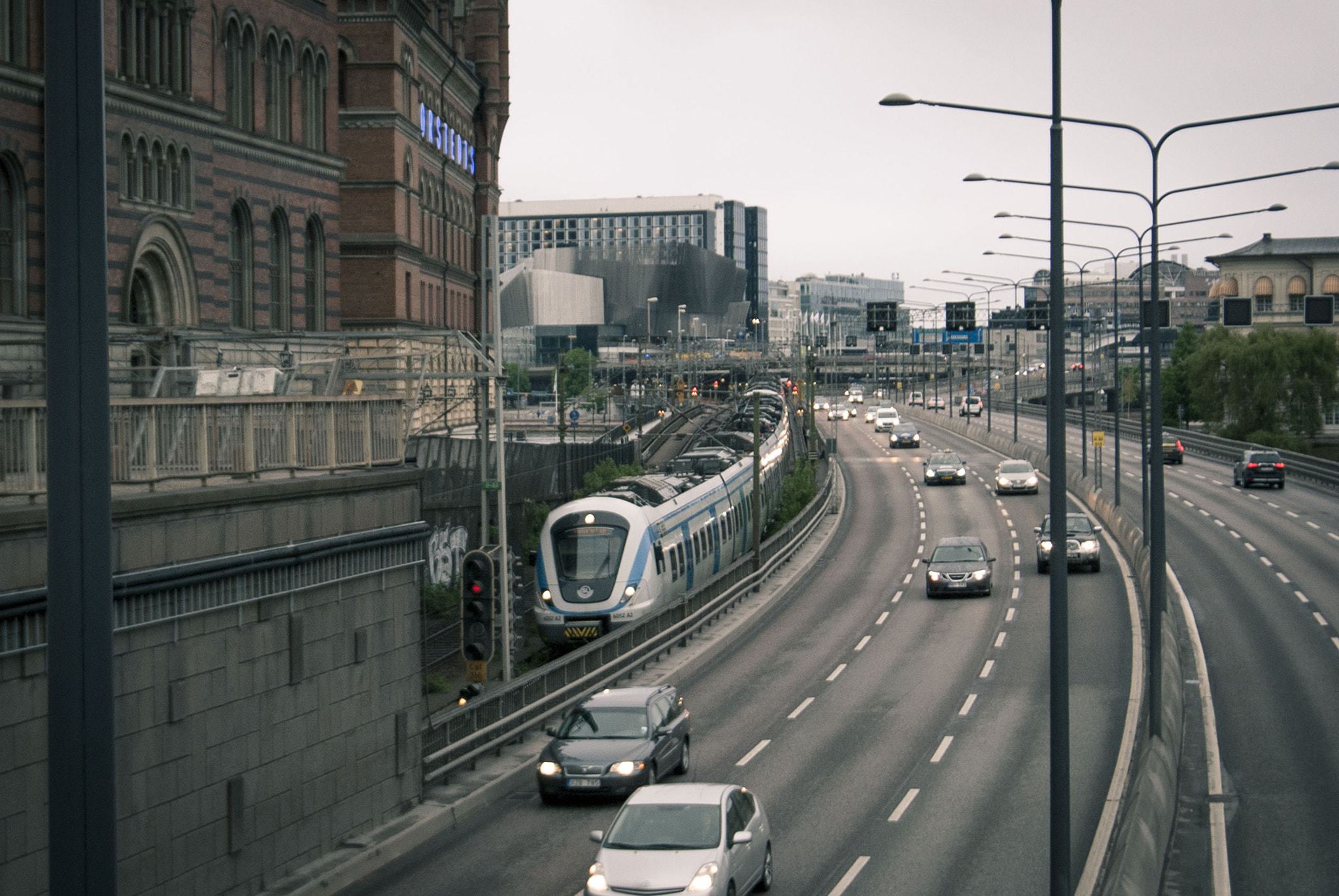 Sony Alpha DSLR-A230 + Sony DT 18-55mm F3.5-5.6 SAM sample photo. Stockhom | grey · blue photography