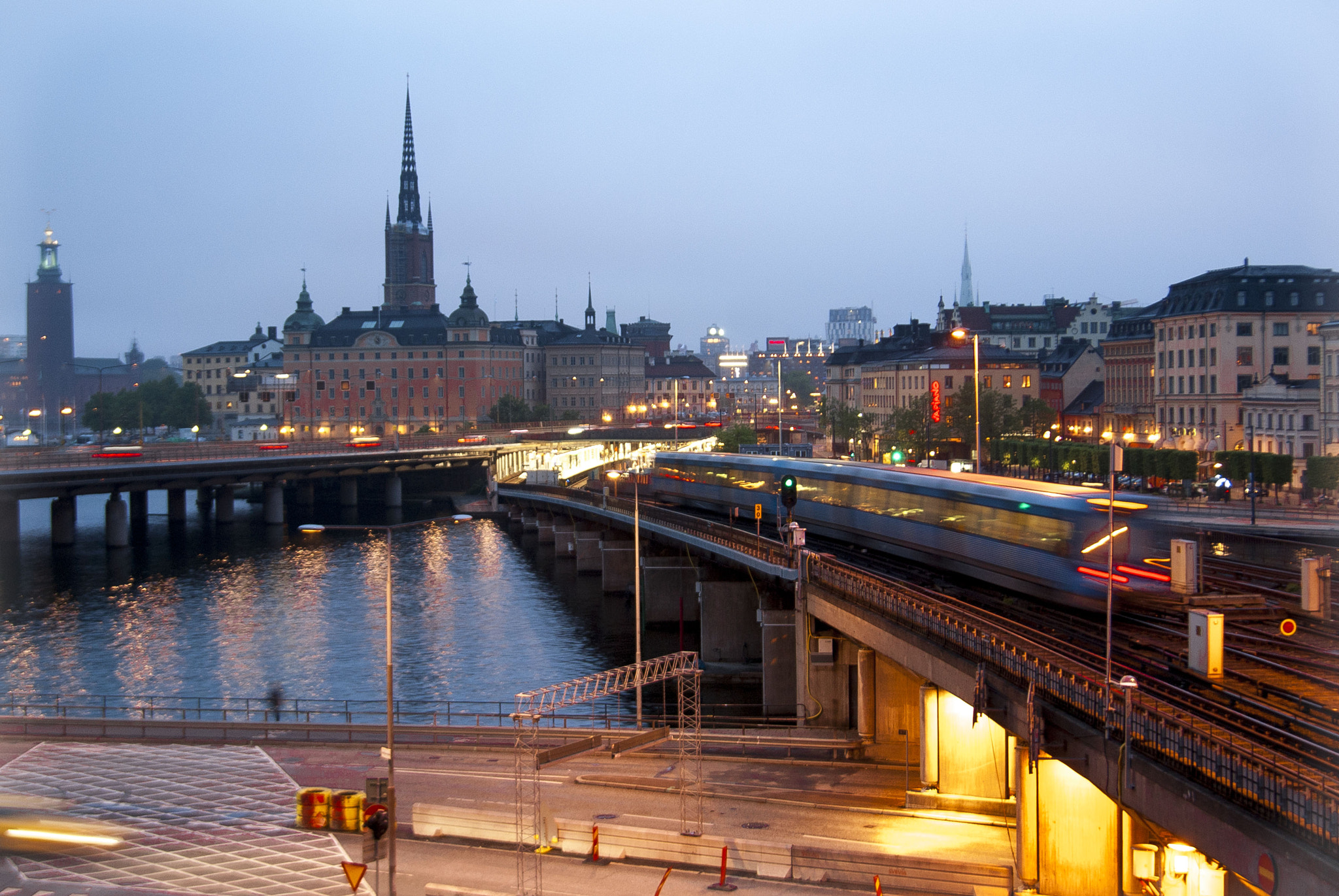 Sony Alpha DSLR-A230 + Sony DT 18-55mm F3.5-5.6 SAM sample photo. Stockholm | yellow · orange photography