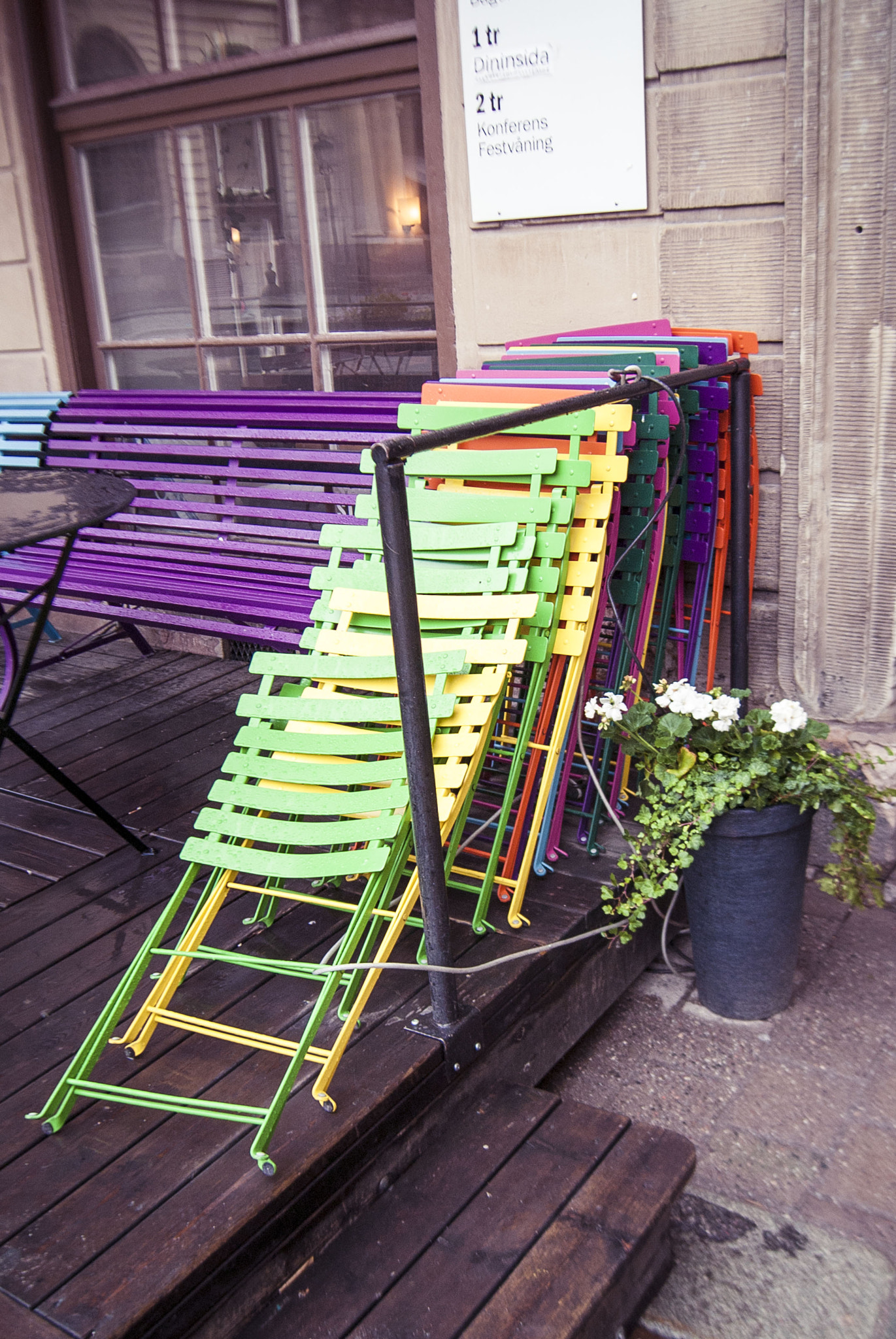 Sony Alpha DSLR-A230 + Sony DT 18-55mm F3.5-5.6 SAM sample photo. Chairs | colors photography