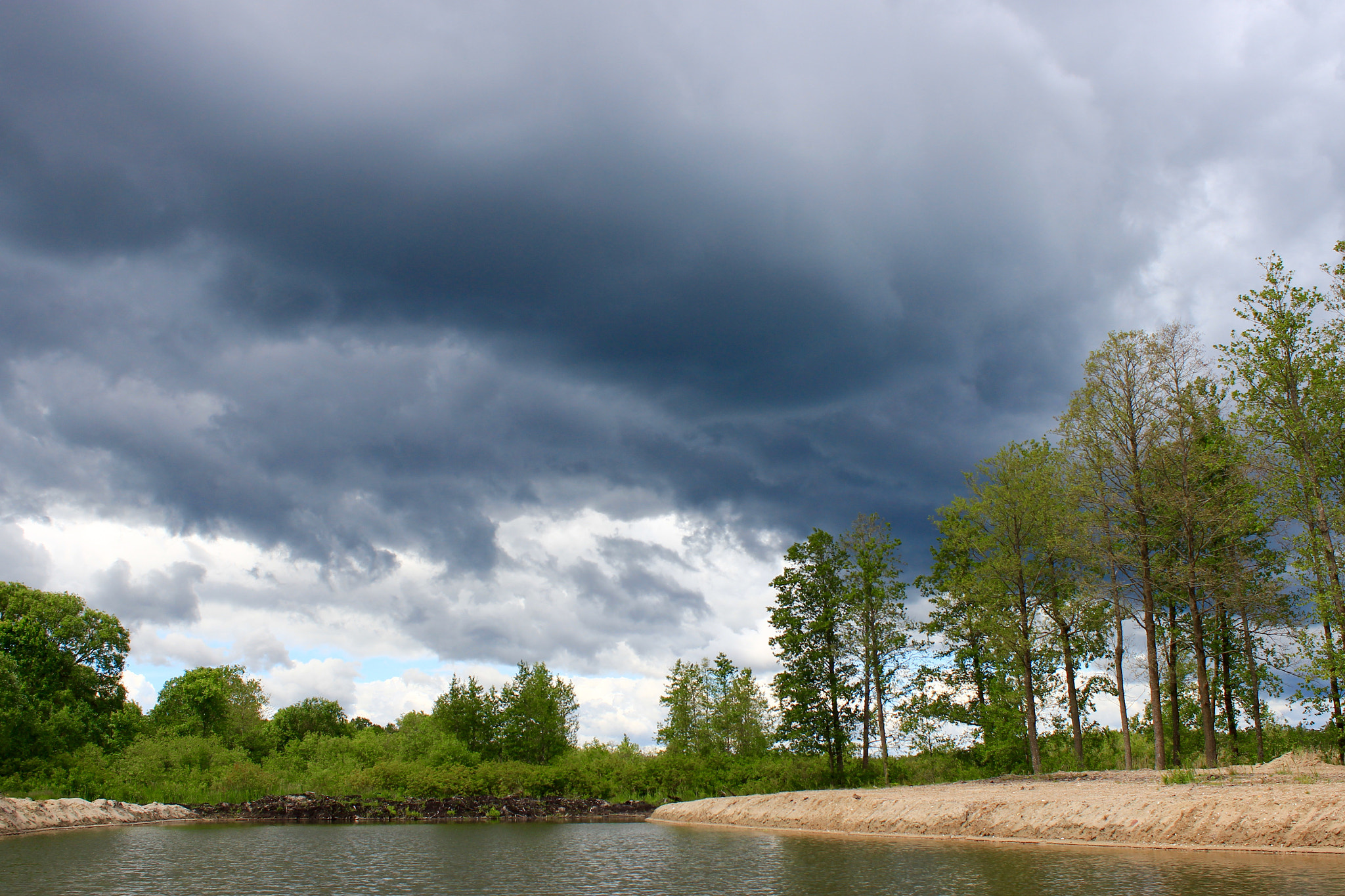 Canon EF-S 18-55mm F3.5-5.6 III sample photo. Threatening sky. photography