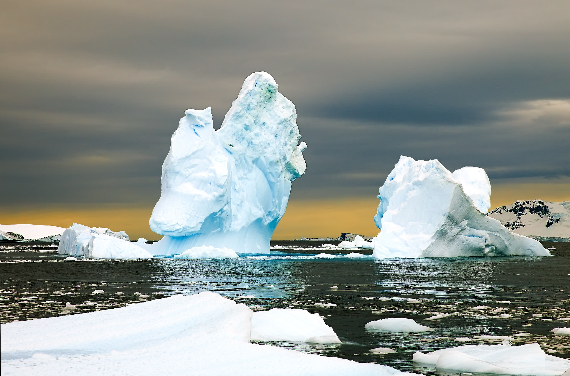 24.0 - 70.0 mm sample photo. Iceberg photography