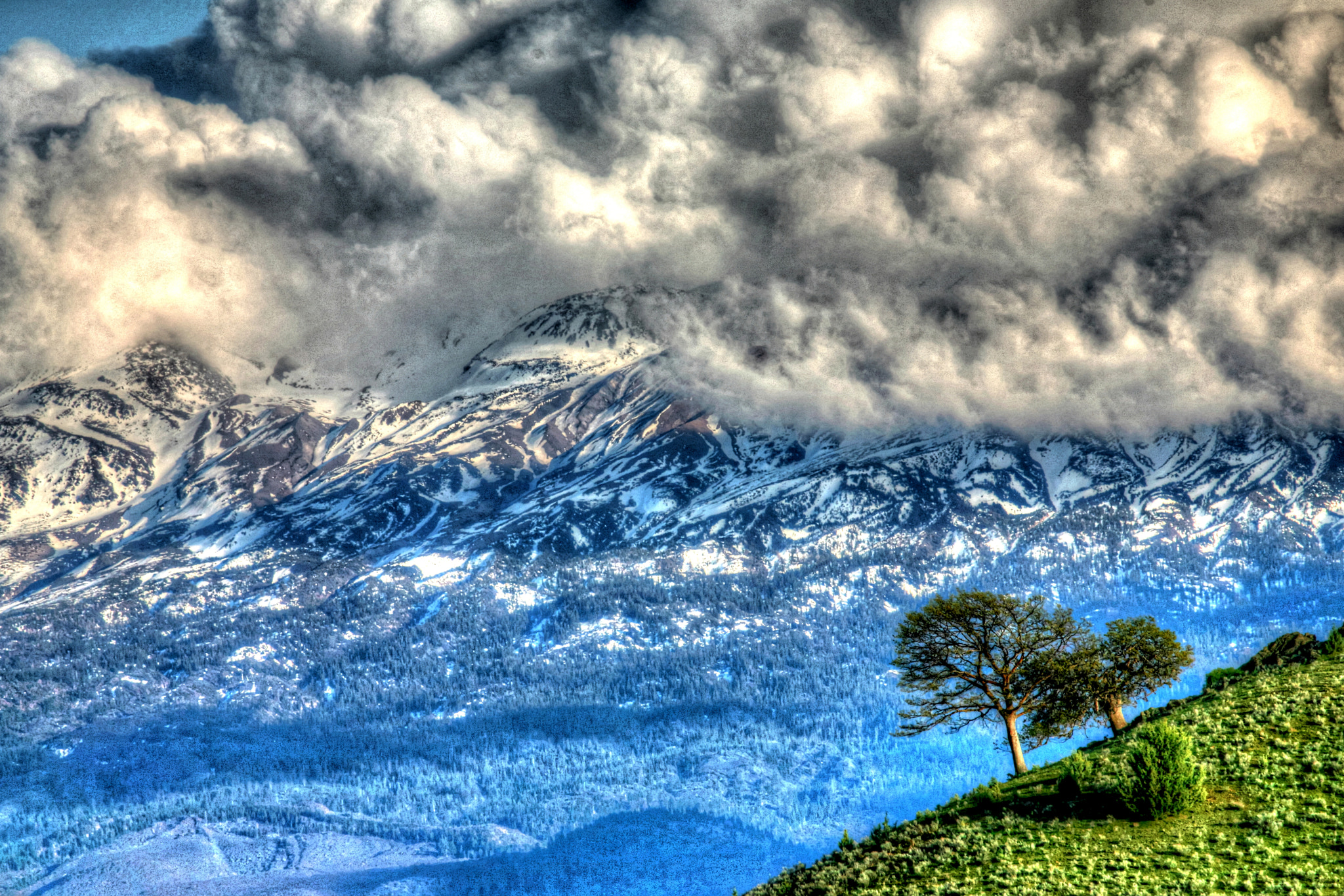 Canon EOS 5D + Canon EF 100-400mm F4.5-5.6L IS USM sample photo. Mt. shasta under cloud cover photography