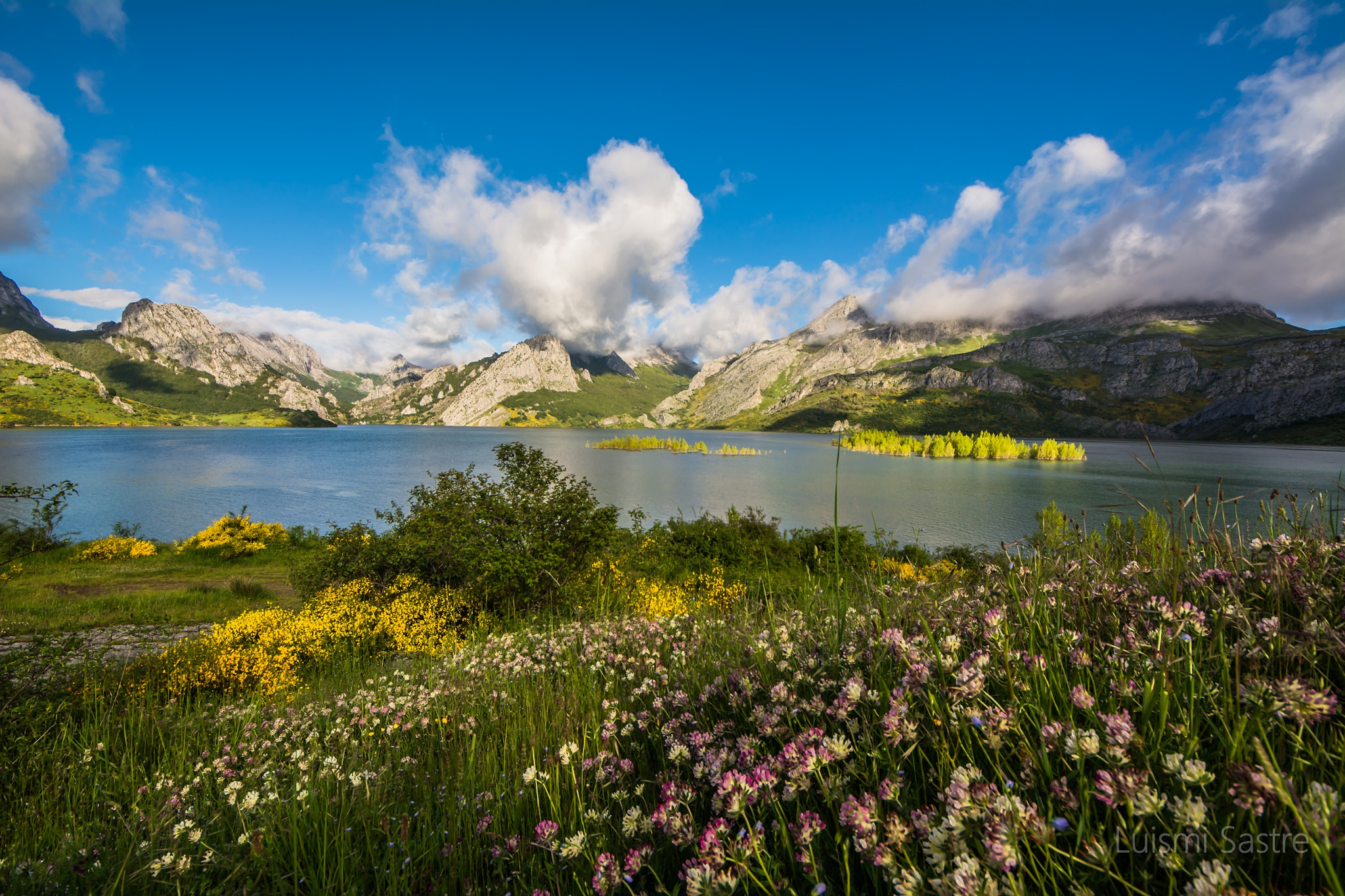 Sigma 8-16mm F4.5-5.6 DC HSM sample photo. Embalse de riaño photography
