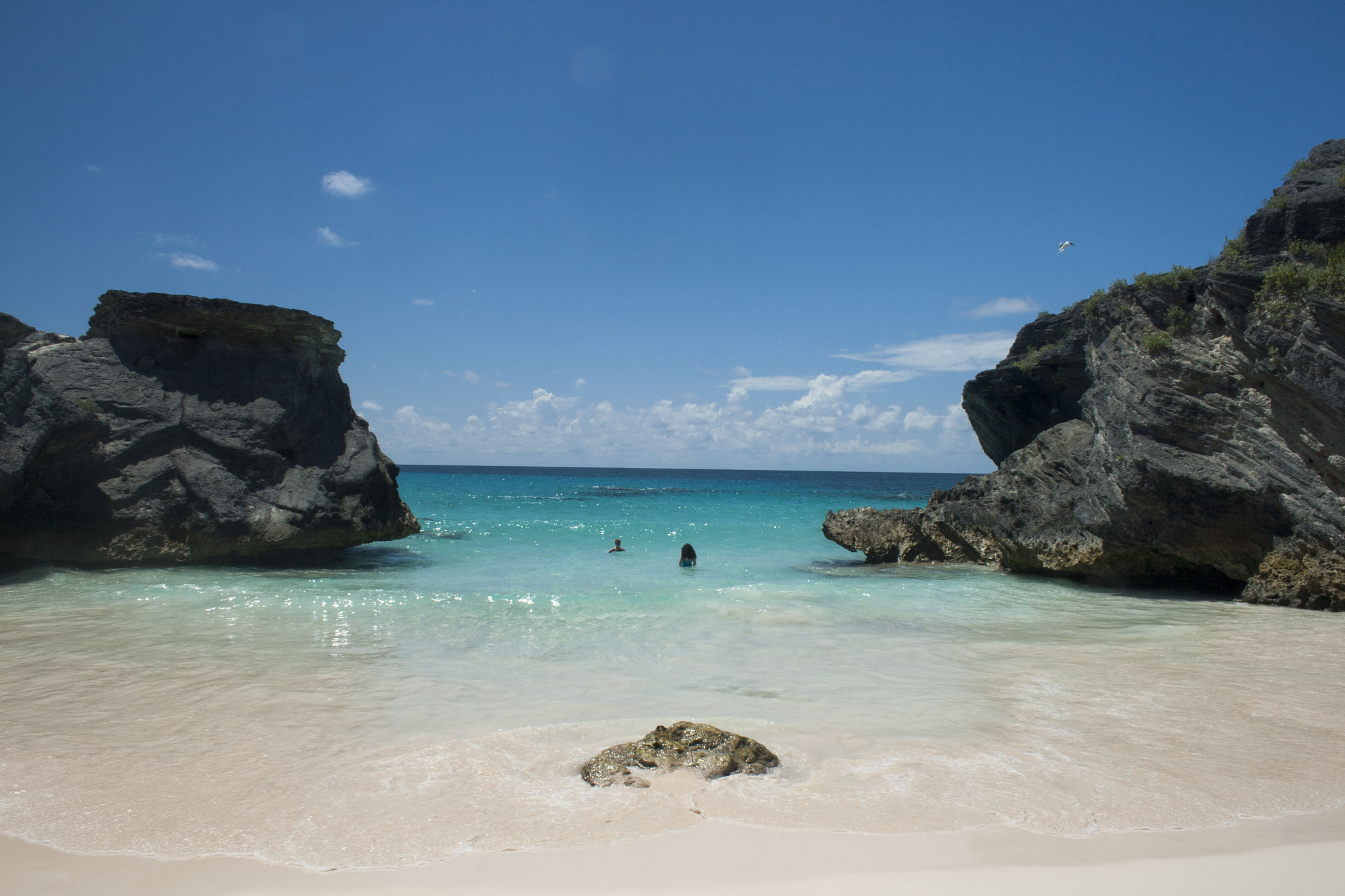 Canon EF-S 18-55mm F3.5-5.6 sample photo. Bermuda beach/rocks photography