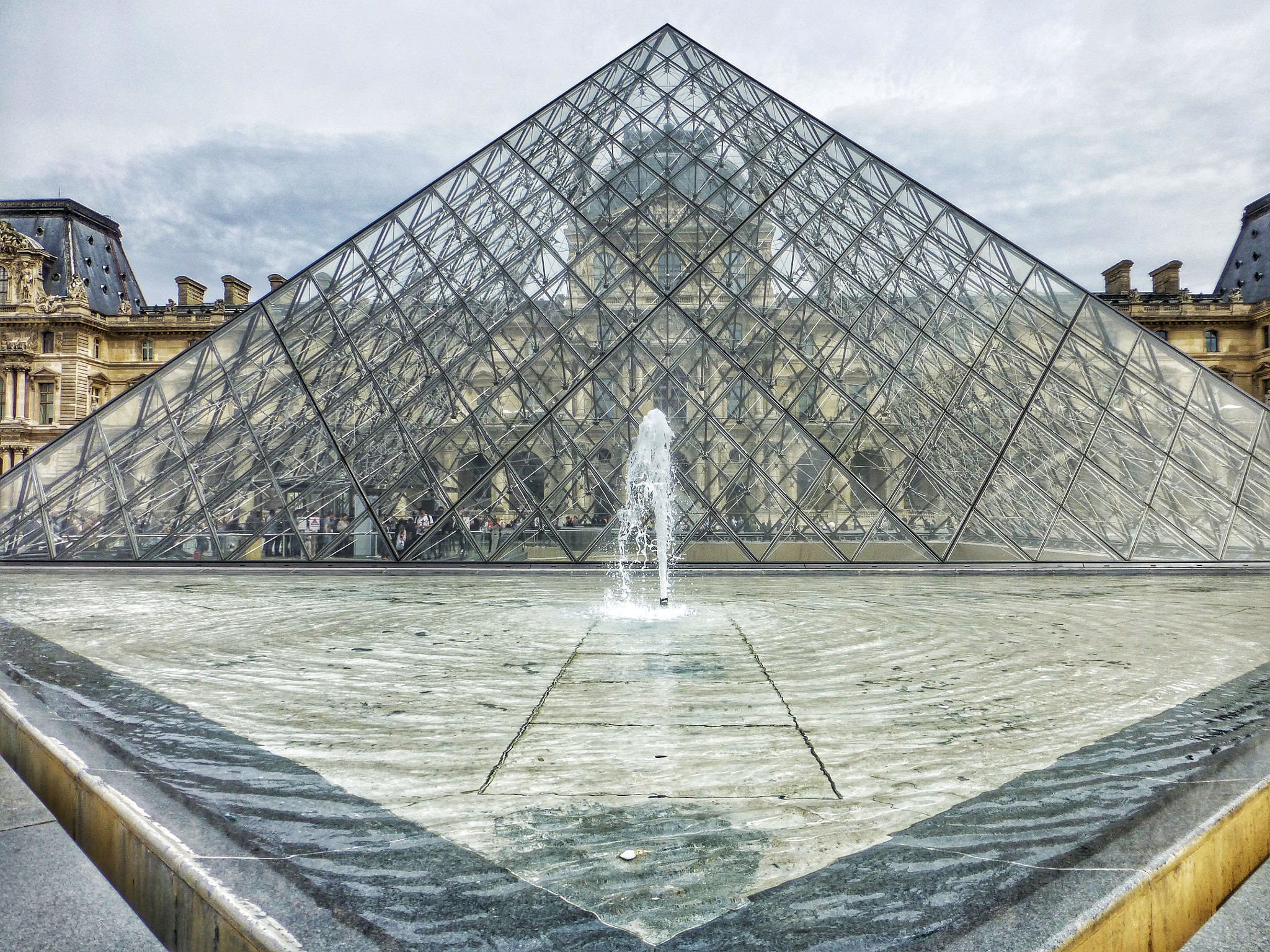 Panasonic Lumix DMC-ZS20 (Lumix DMC-TZ30) sample photo. Pyramide du louvre photography