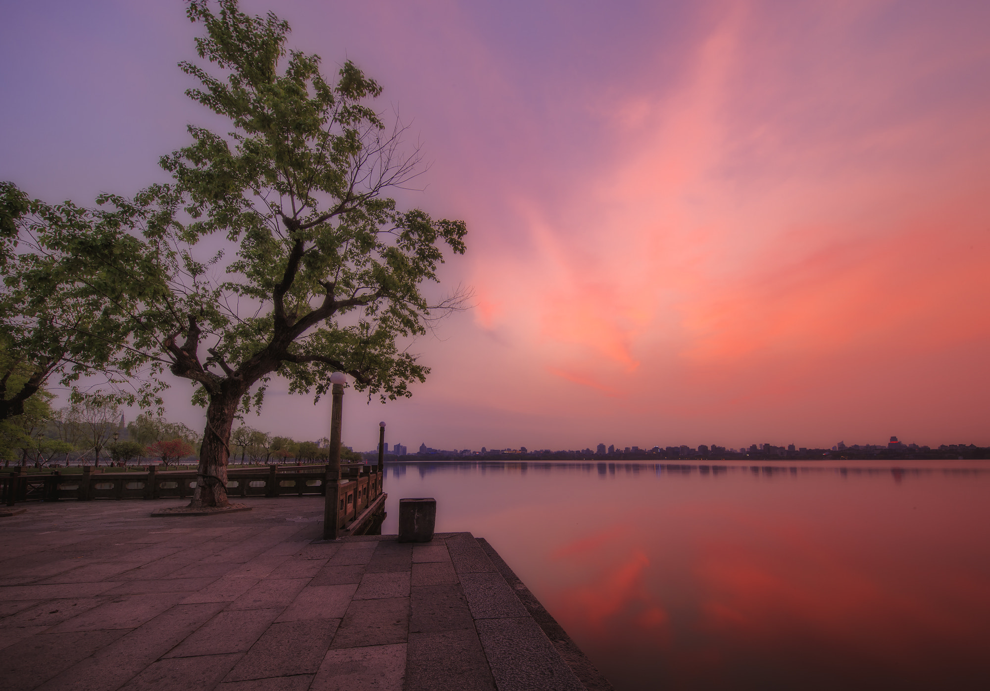 Canon EF 11-24mm F4L USM sample photo. Morning lake west photography